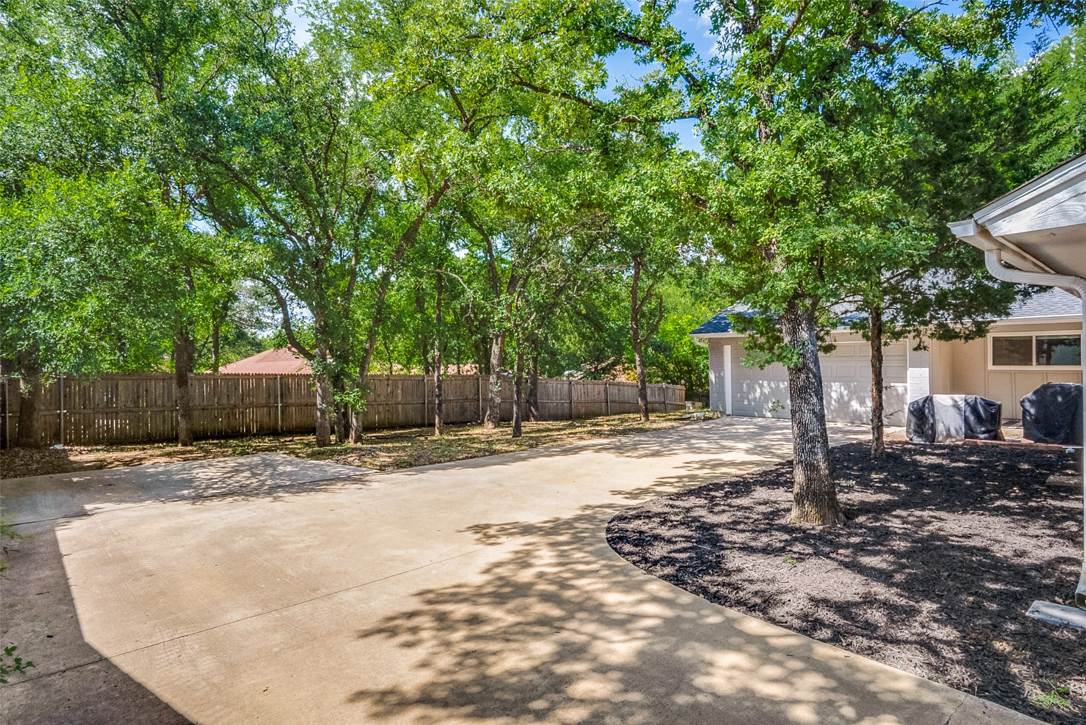 4419 Woodridge Drive