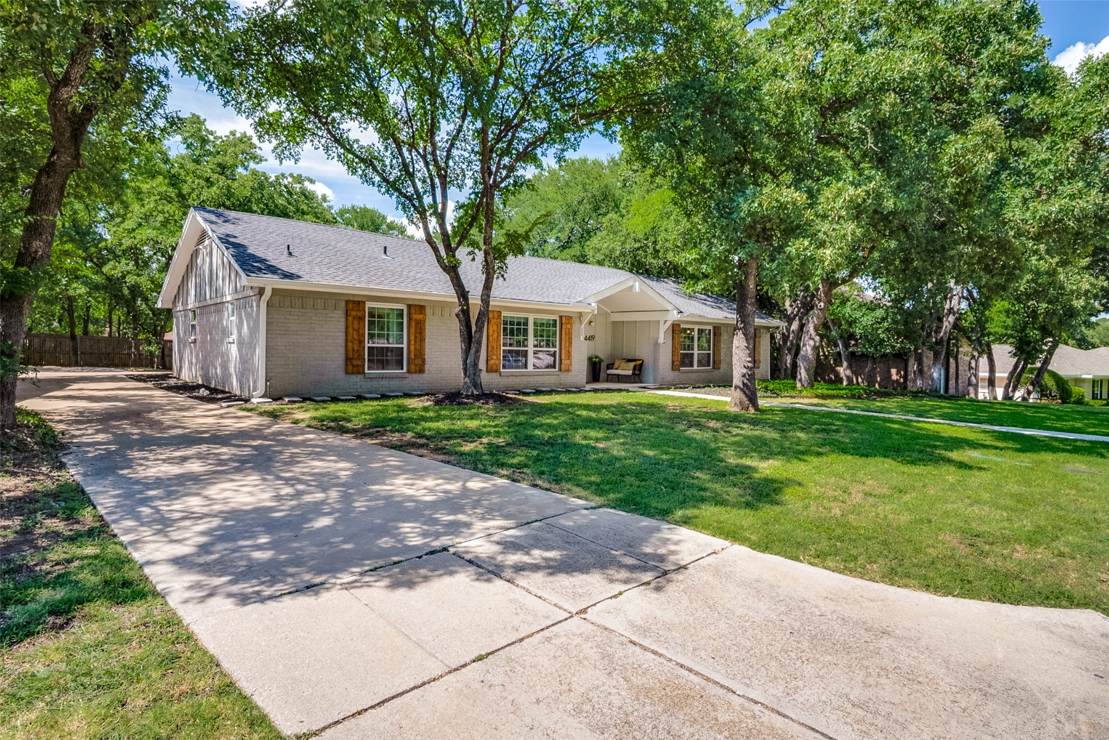 4419 Woodridge Drive