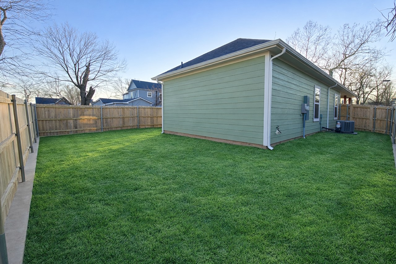 410 N Houston Avenue