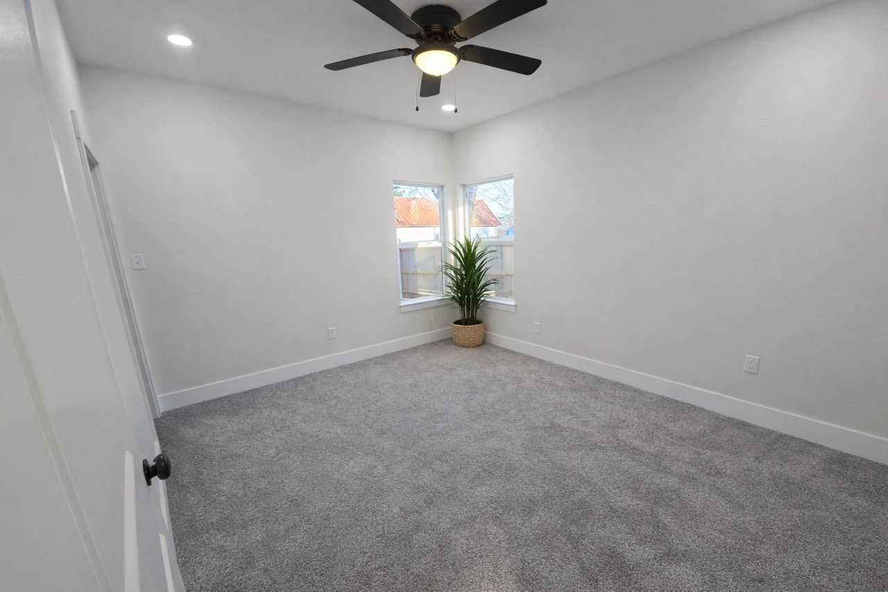 410 N Houston Avenue