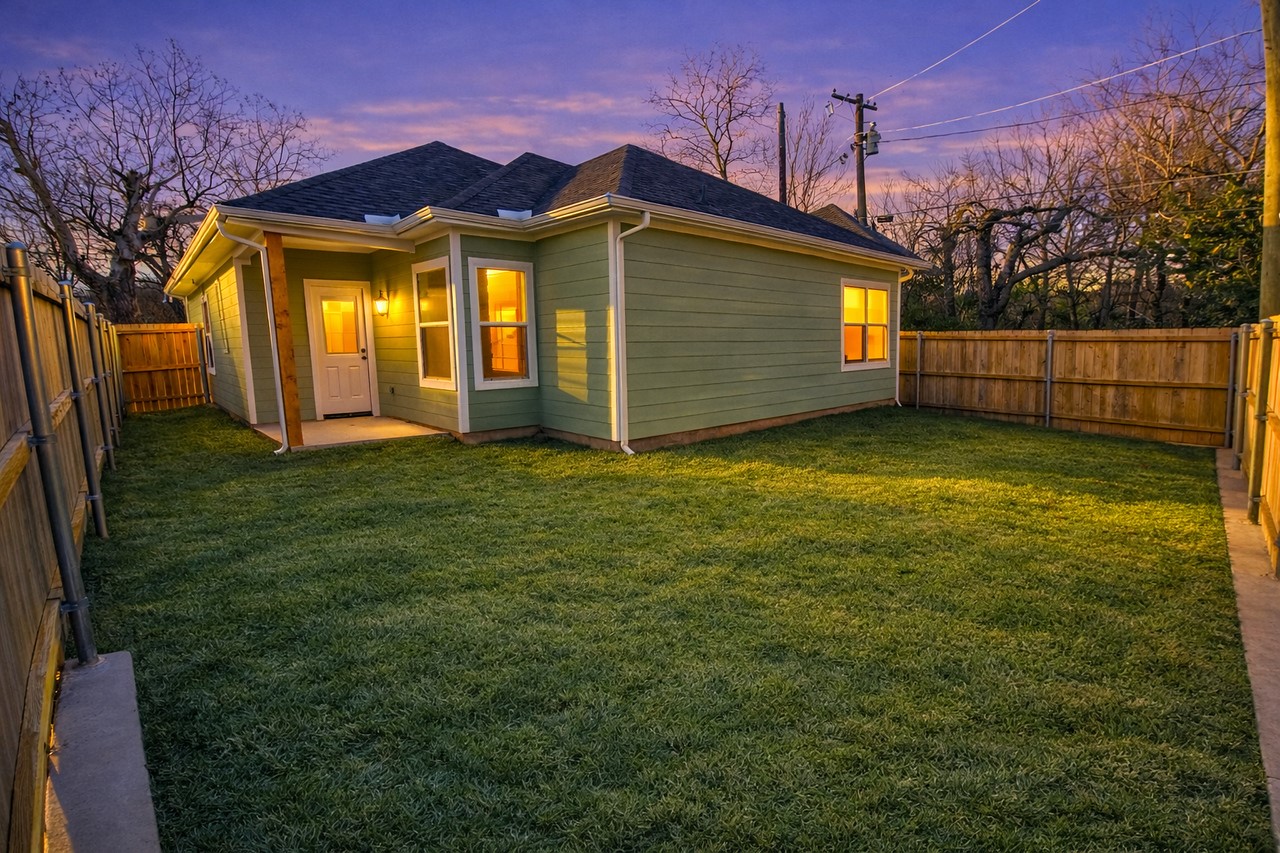 410 N Houston Avenue