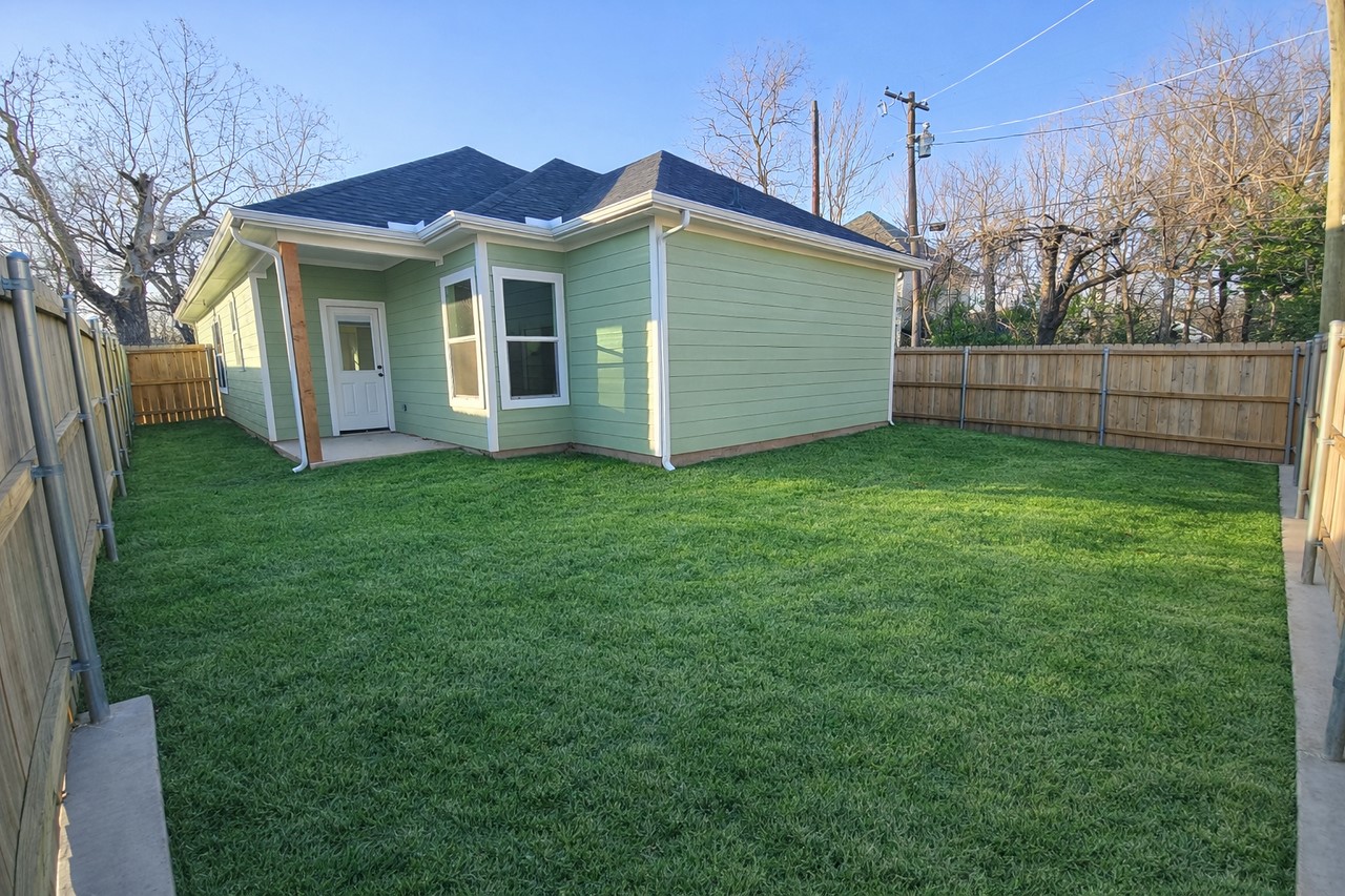 410 N Houston Avenue