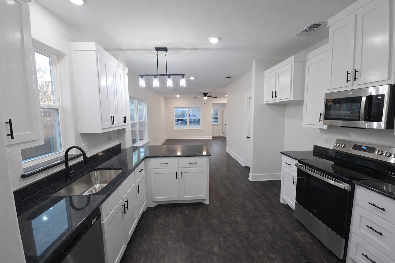 410 N Houston Avenue