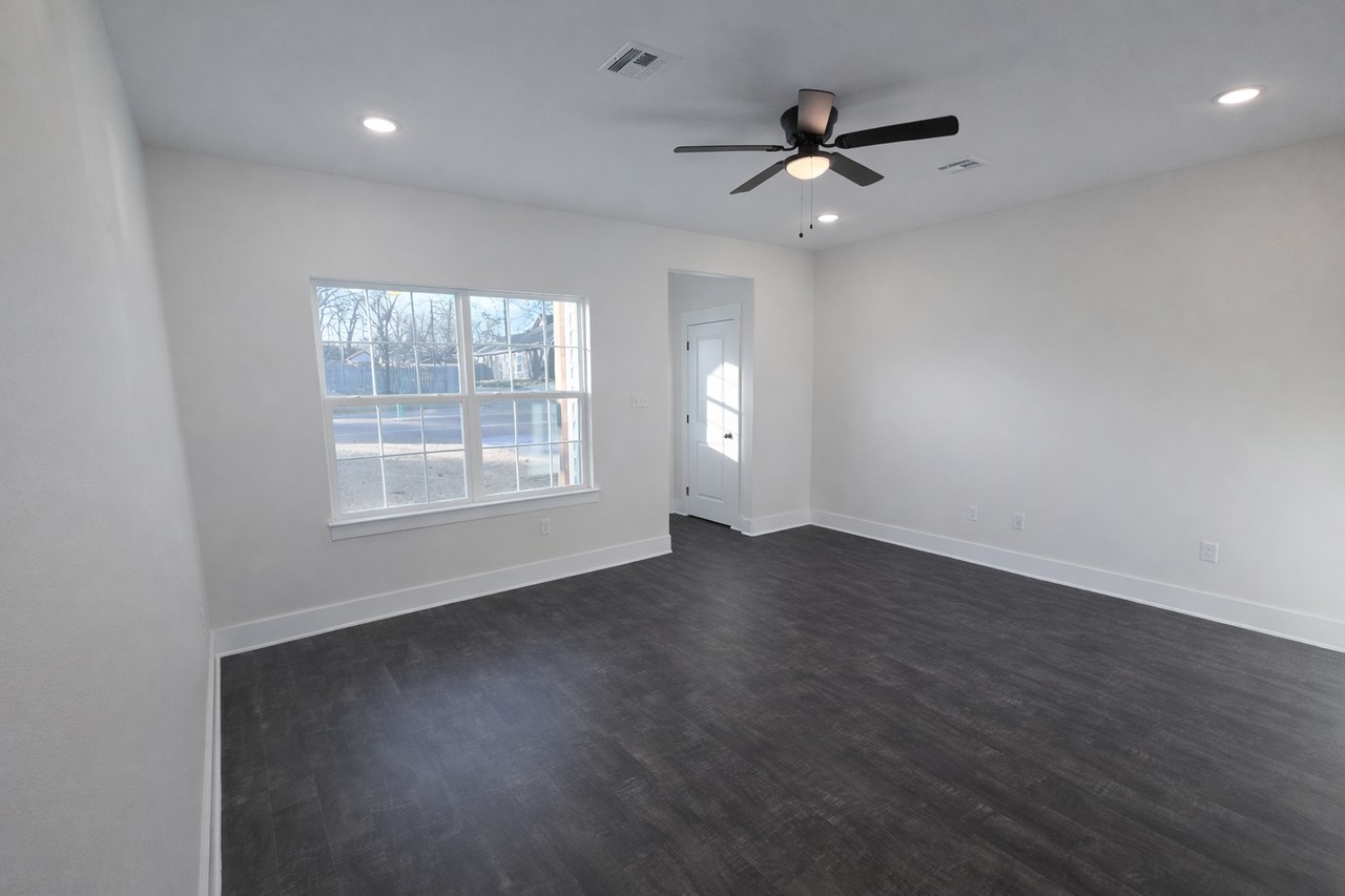410 N Houston Avenue