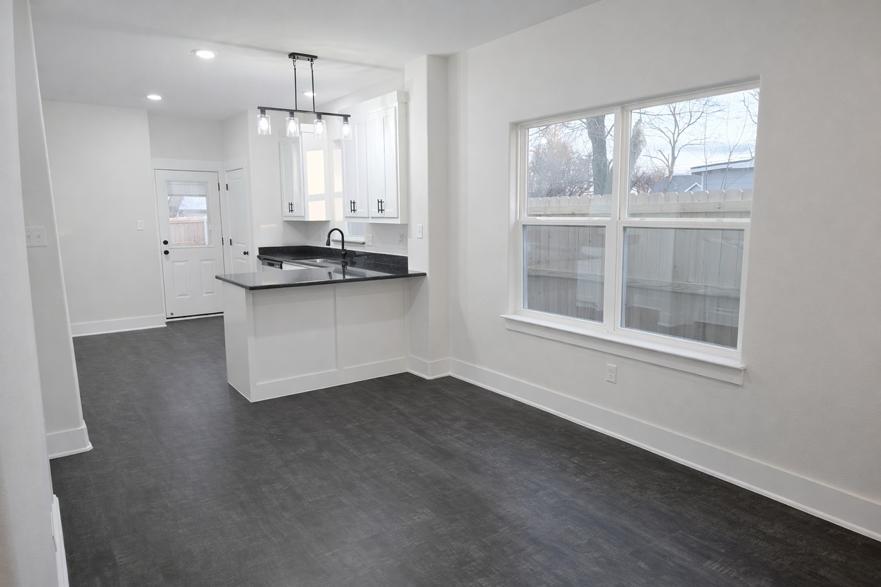 410 N Houston Avenue