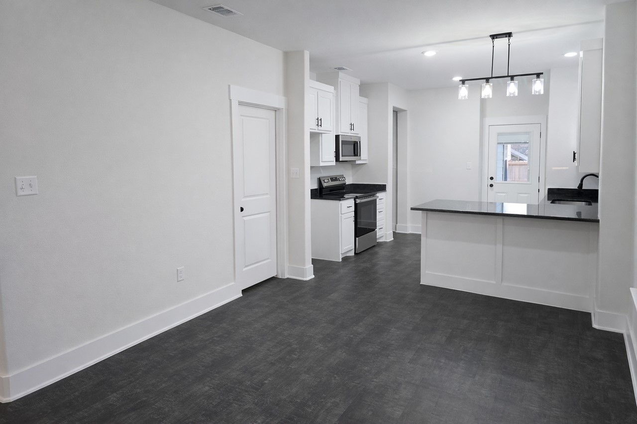 410 N Houston Avenue