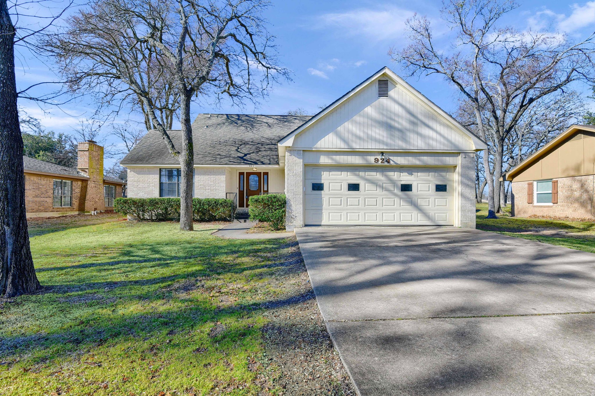 924 Kiowa Drive W