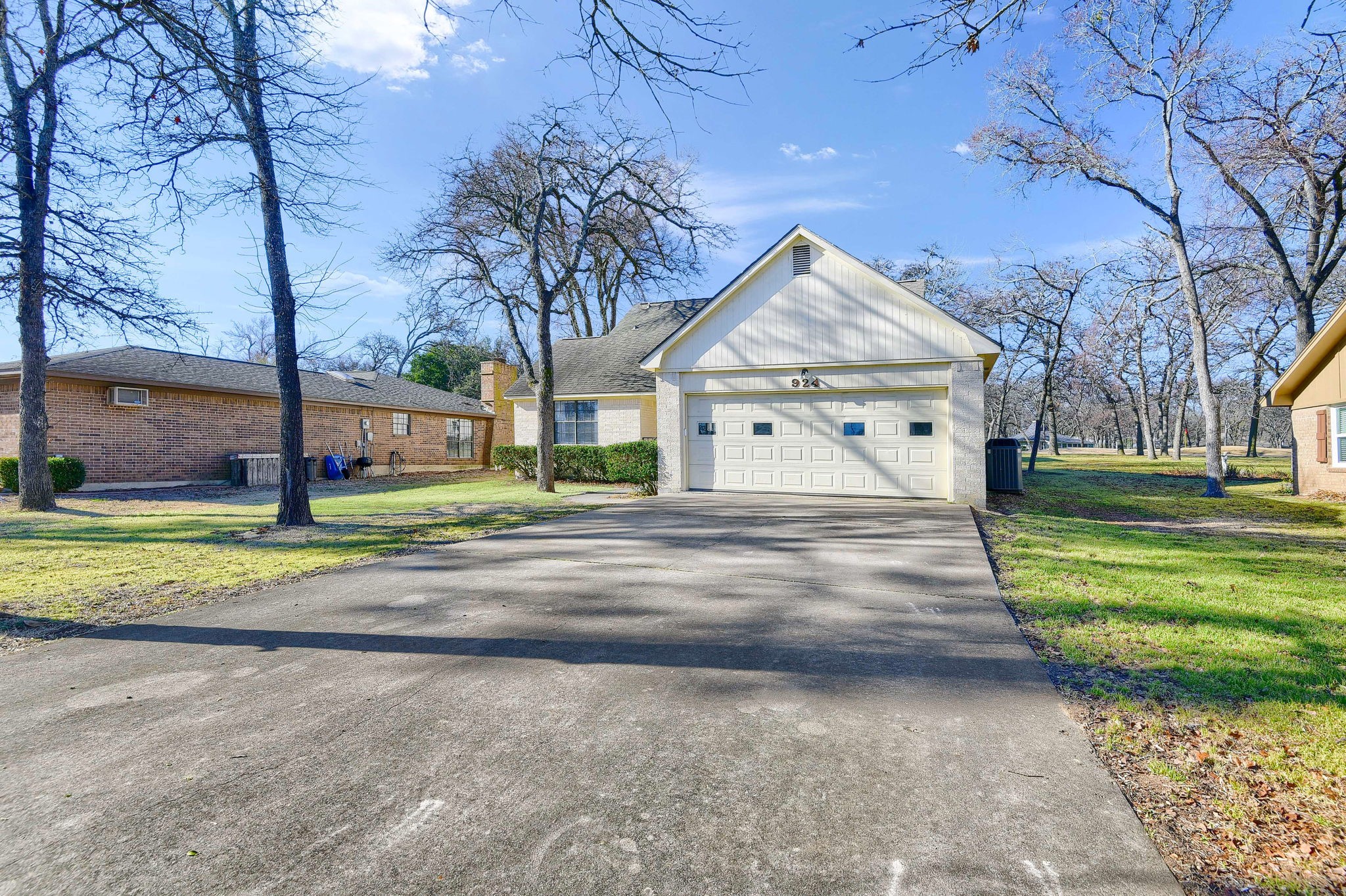 924 Kiowa Drive W