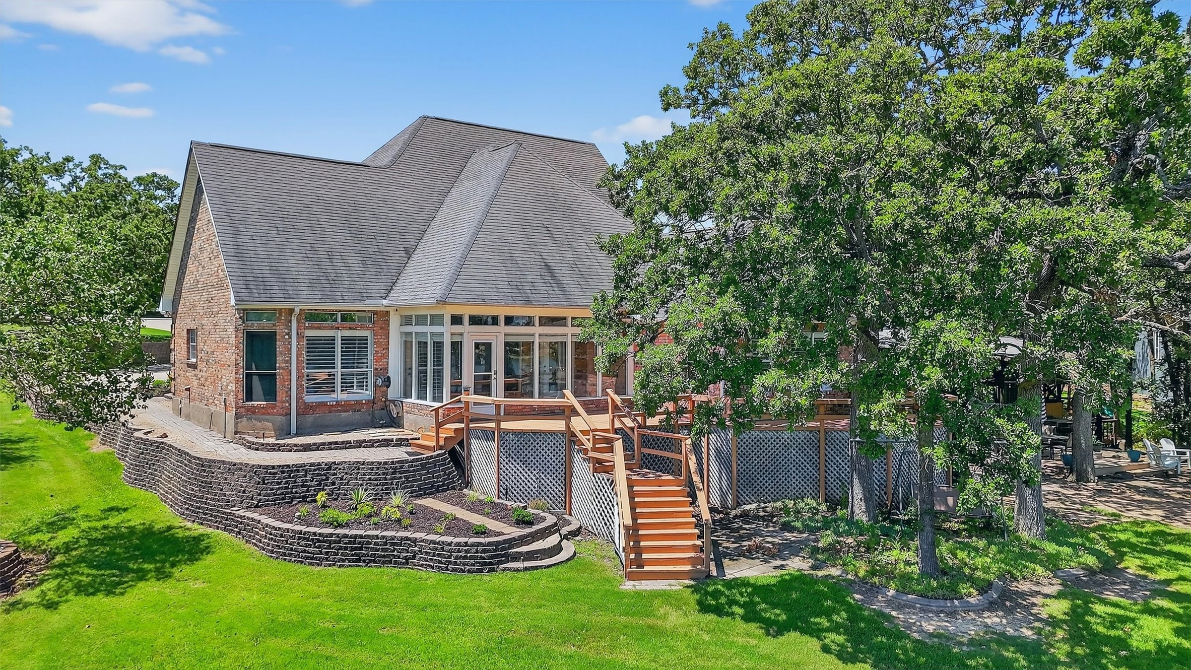 214 Kiowa Drive E