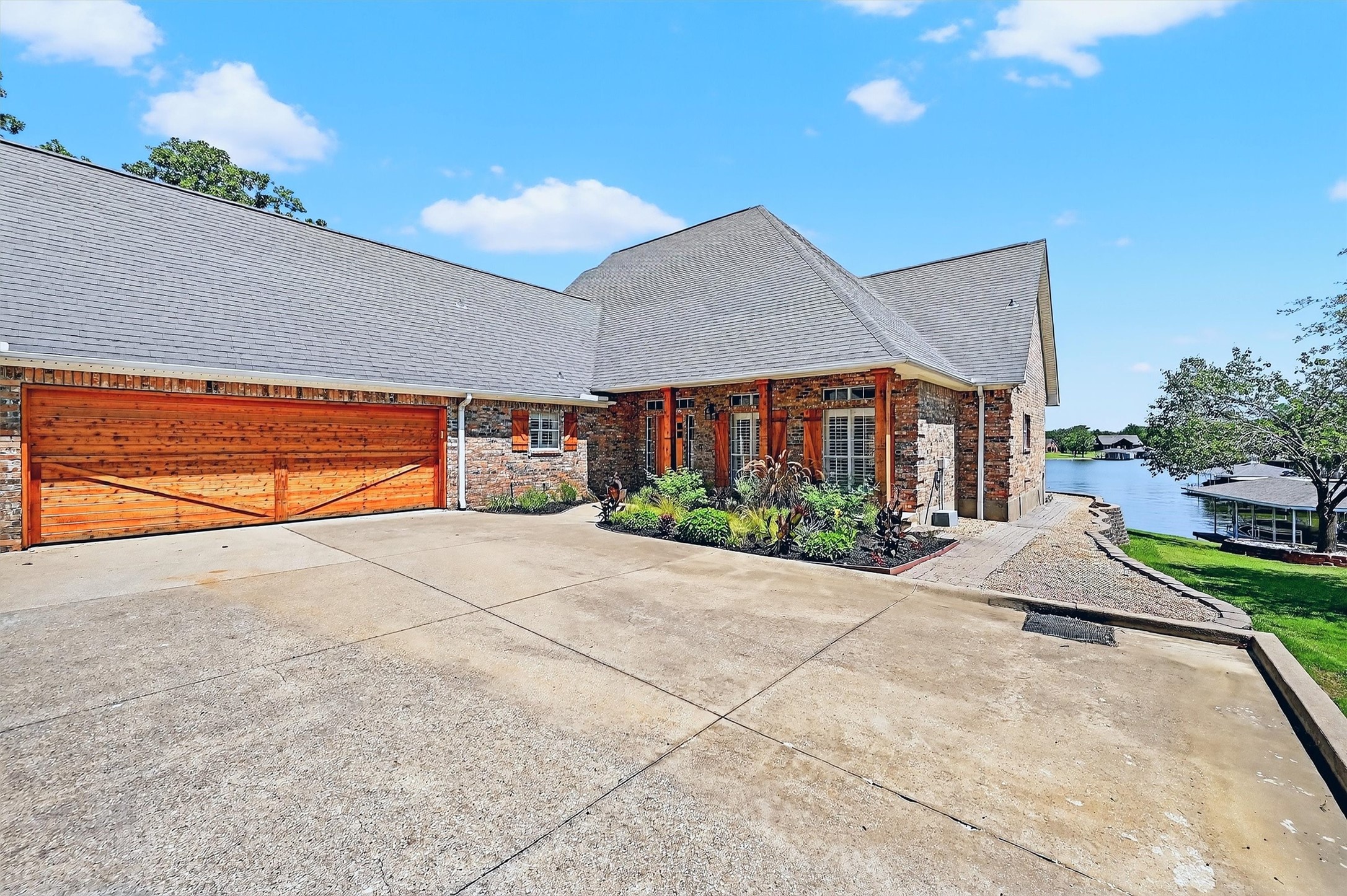 214 Kiowa Drive E
