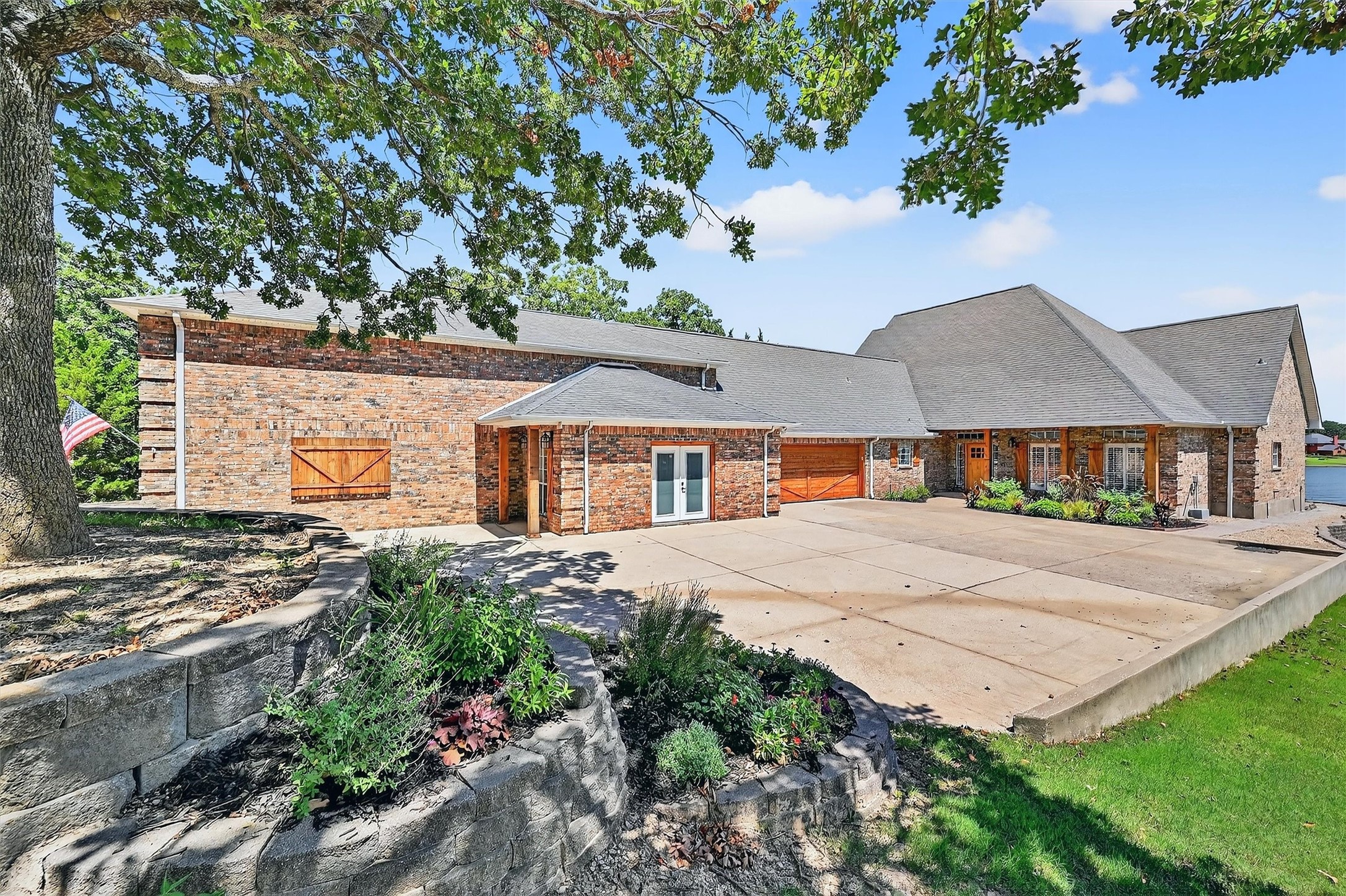 214 Kiowa Drive E