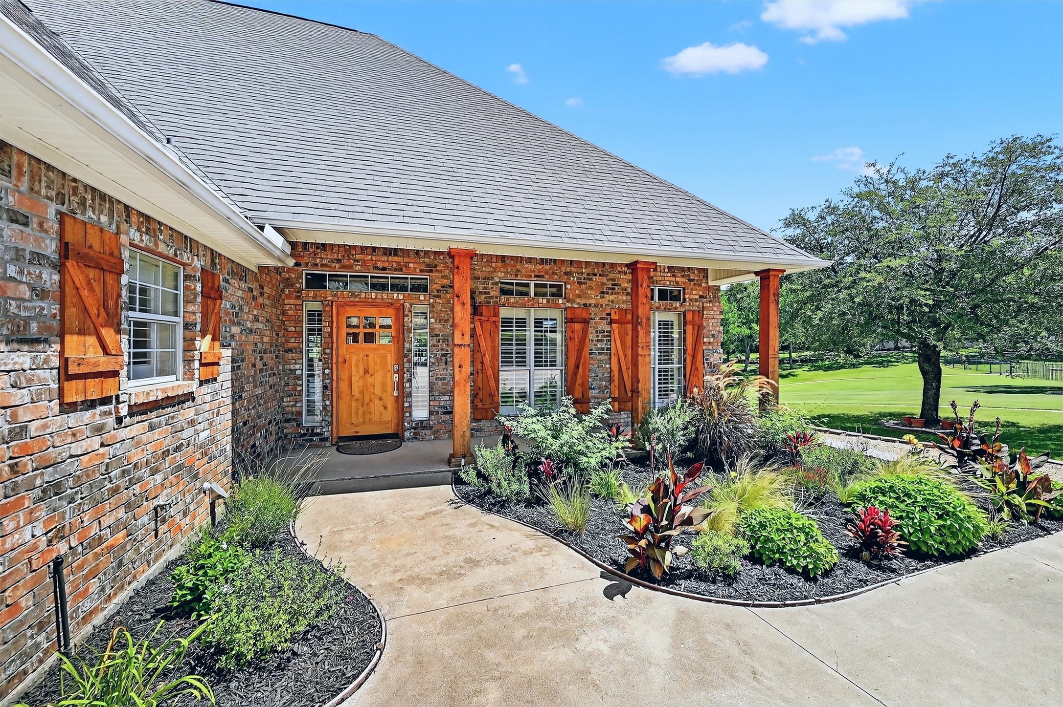 214 Kiowa Drive E