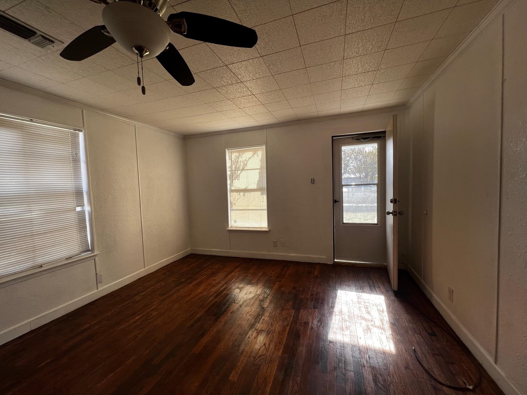 204 W Pecan Street