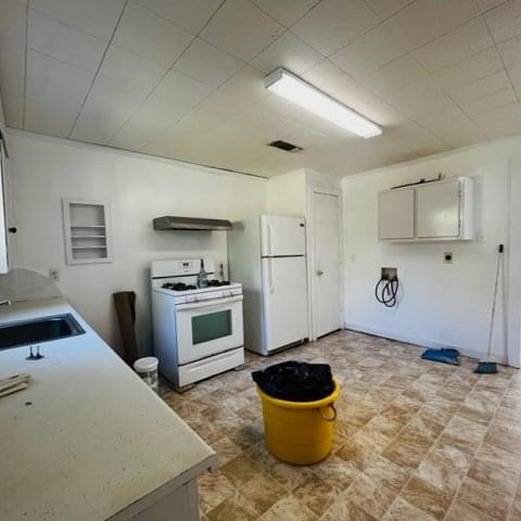 204 W Pecan Street