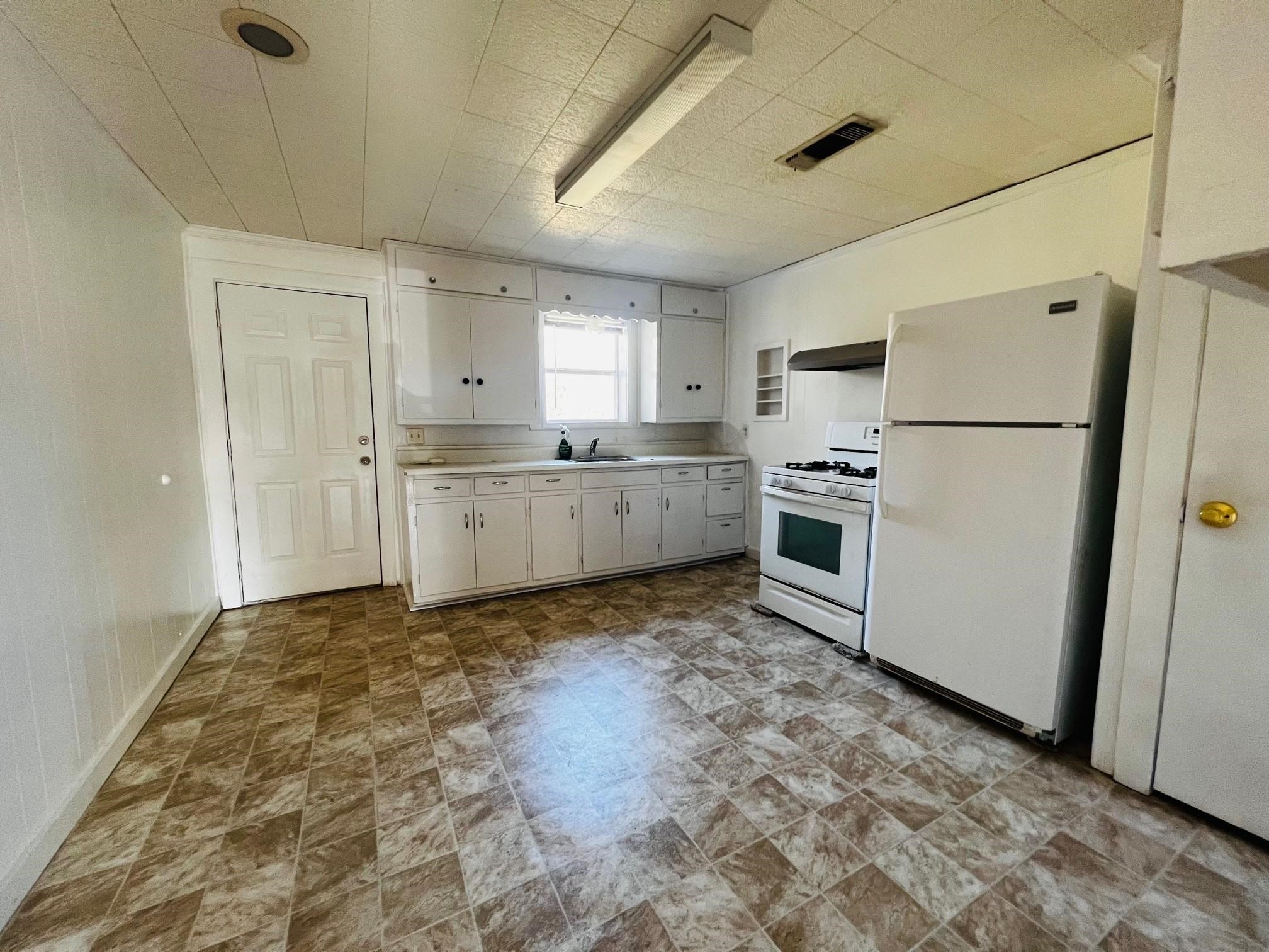 204 W Pecan Street