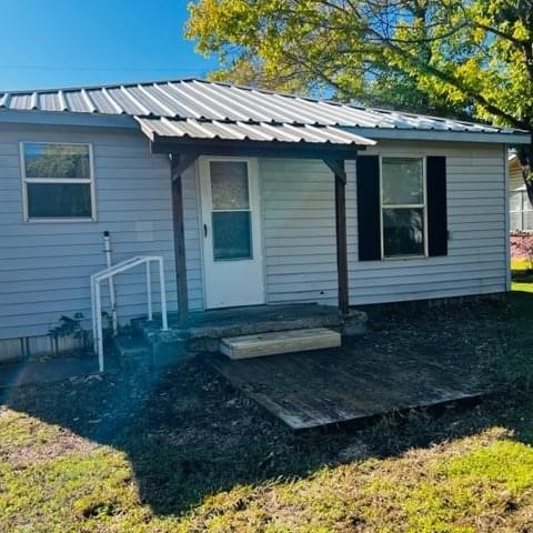 204 W Pecan Street