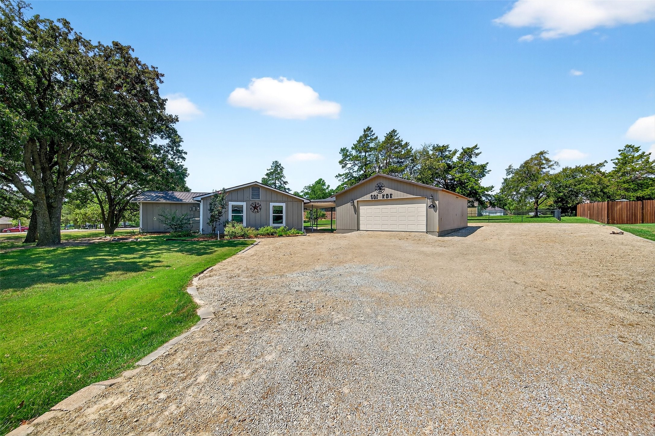 501 Kiowa Drive E