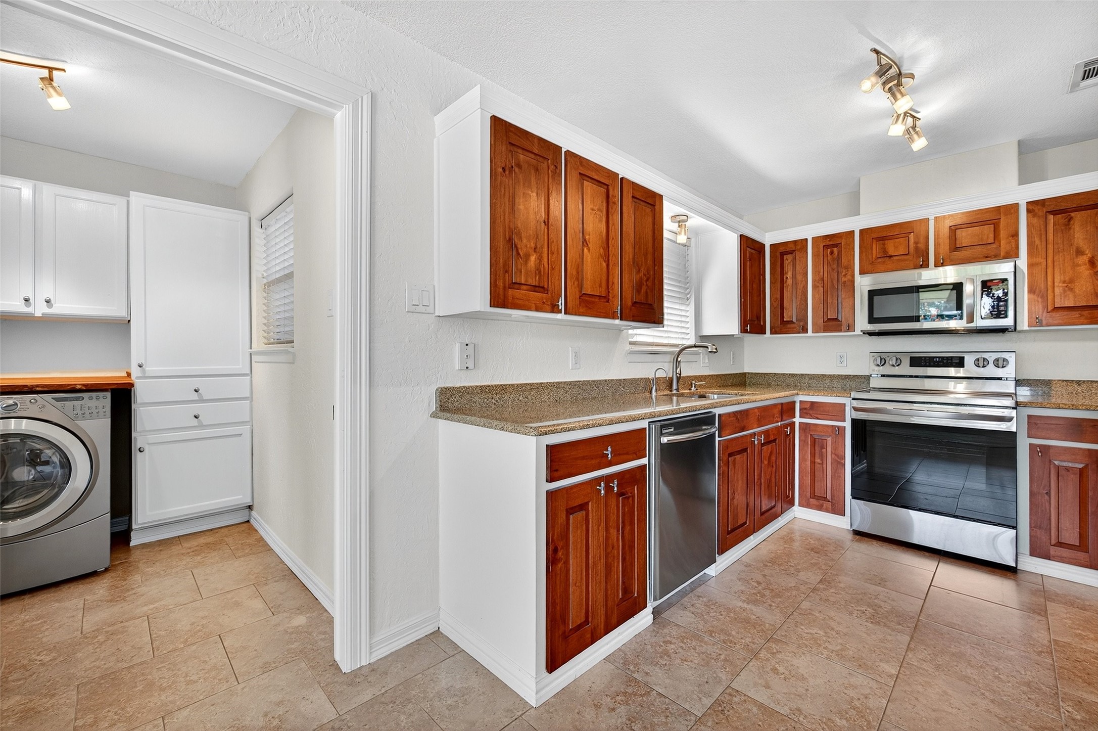 100 Kiowa Drive S
