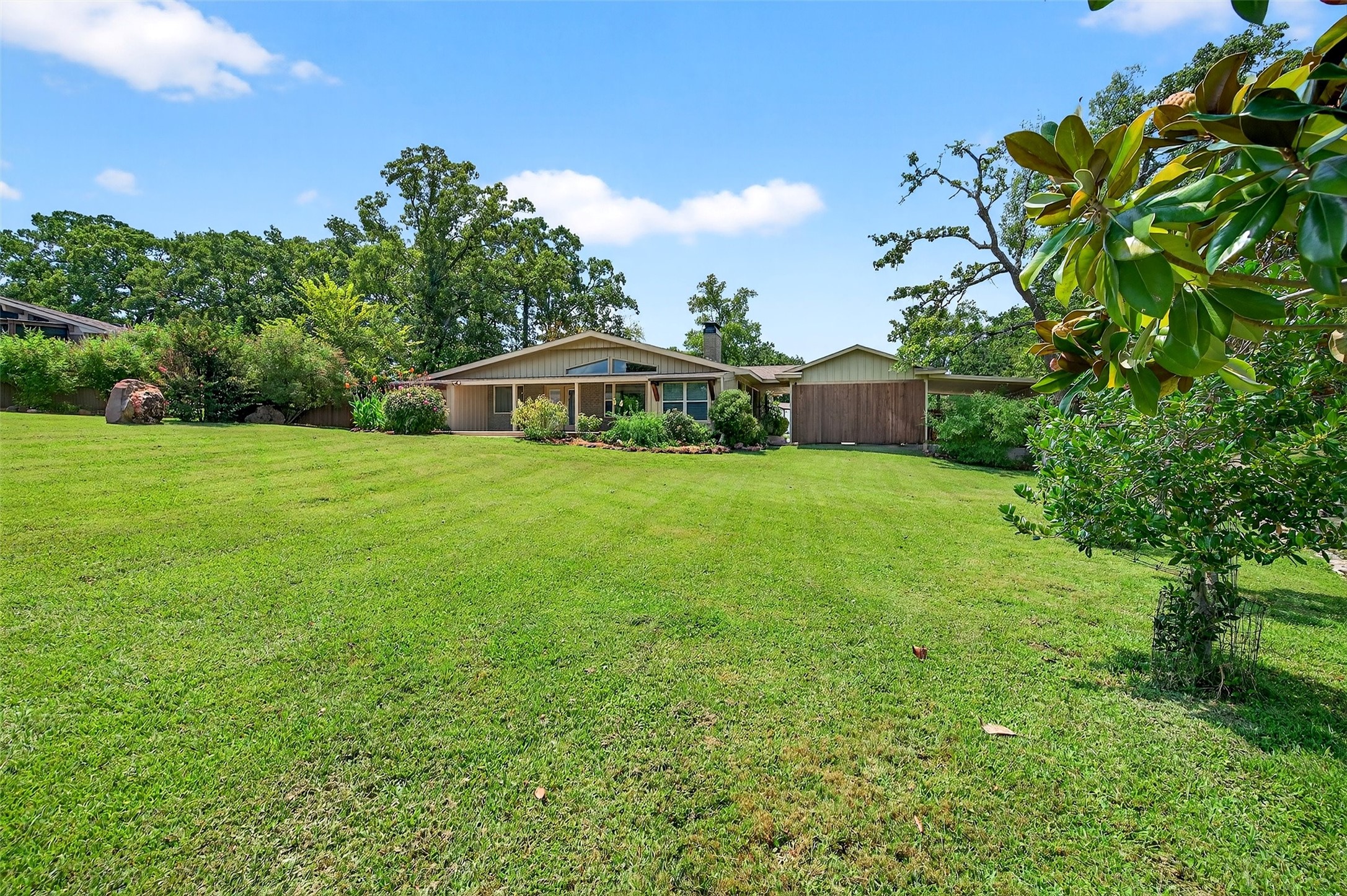 100 Kiowa Drive S