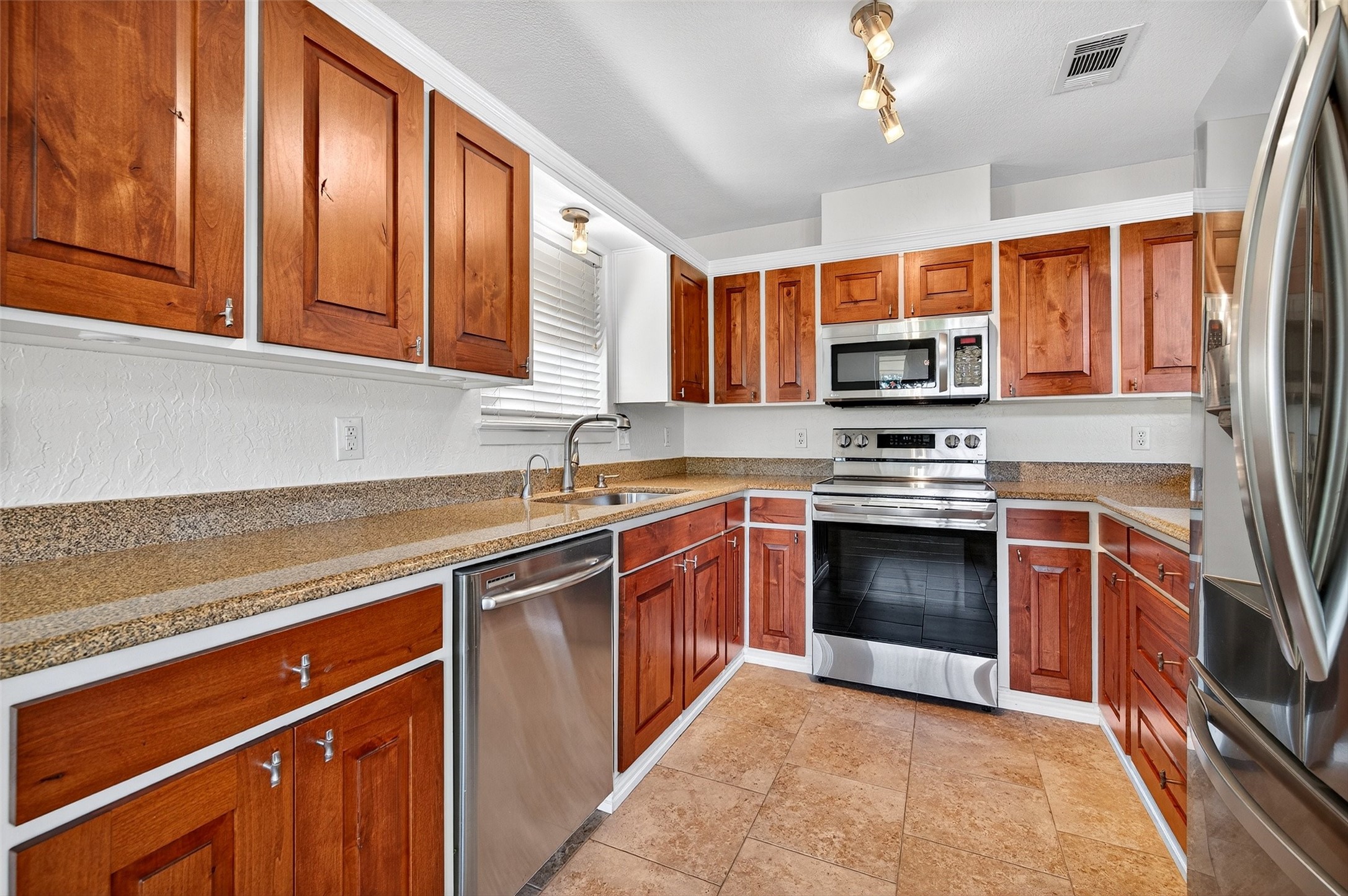 100 Kiowa Drive S