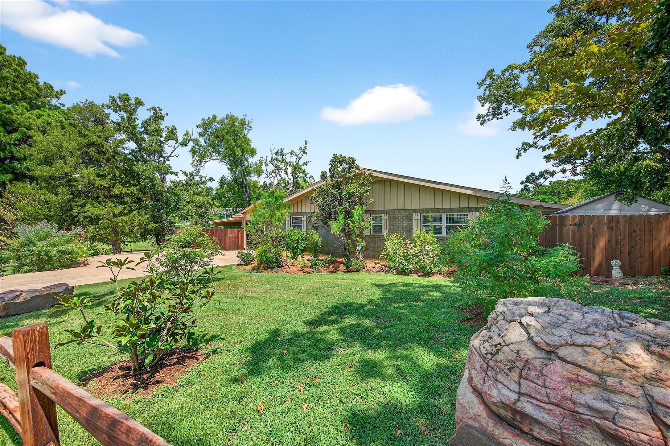 100 Kiowa Drive S