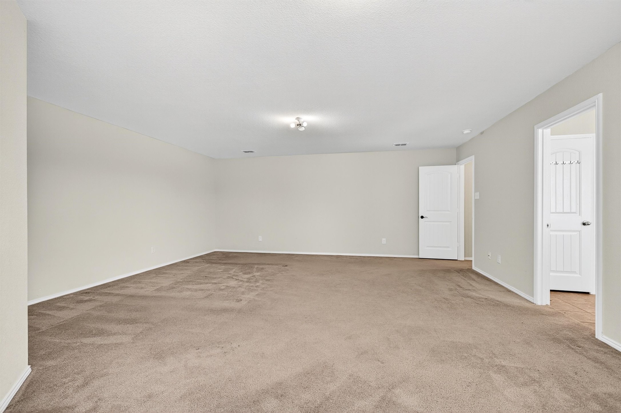 4515 Hummingbird Drive