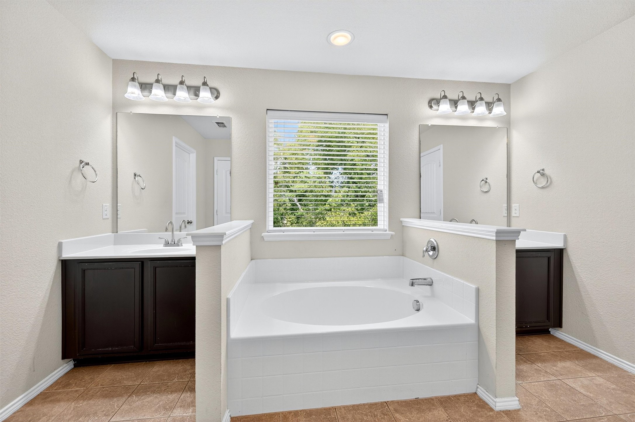 4515 Hummingbird Drive