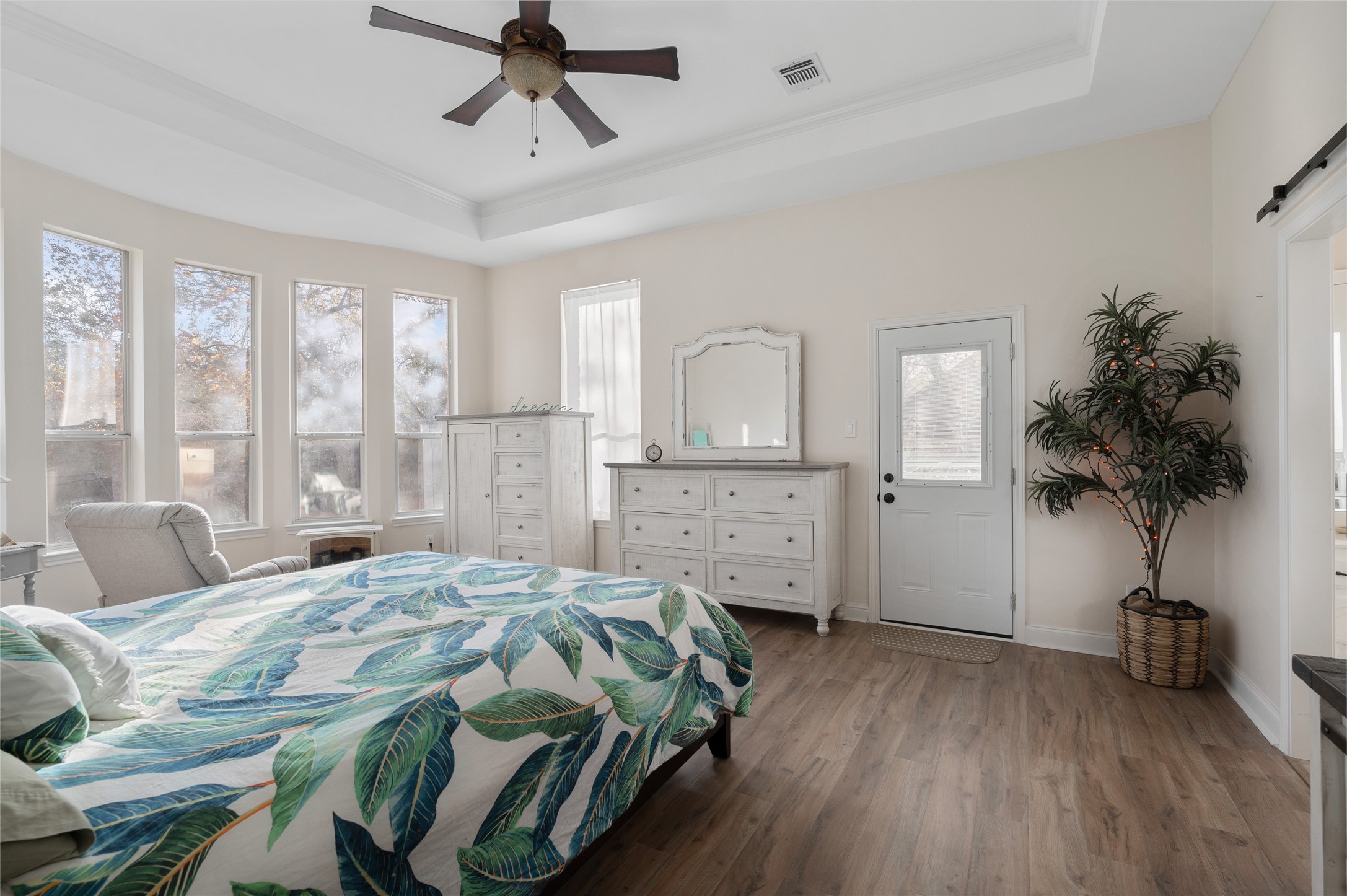 1071 E Oak Shores Drive