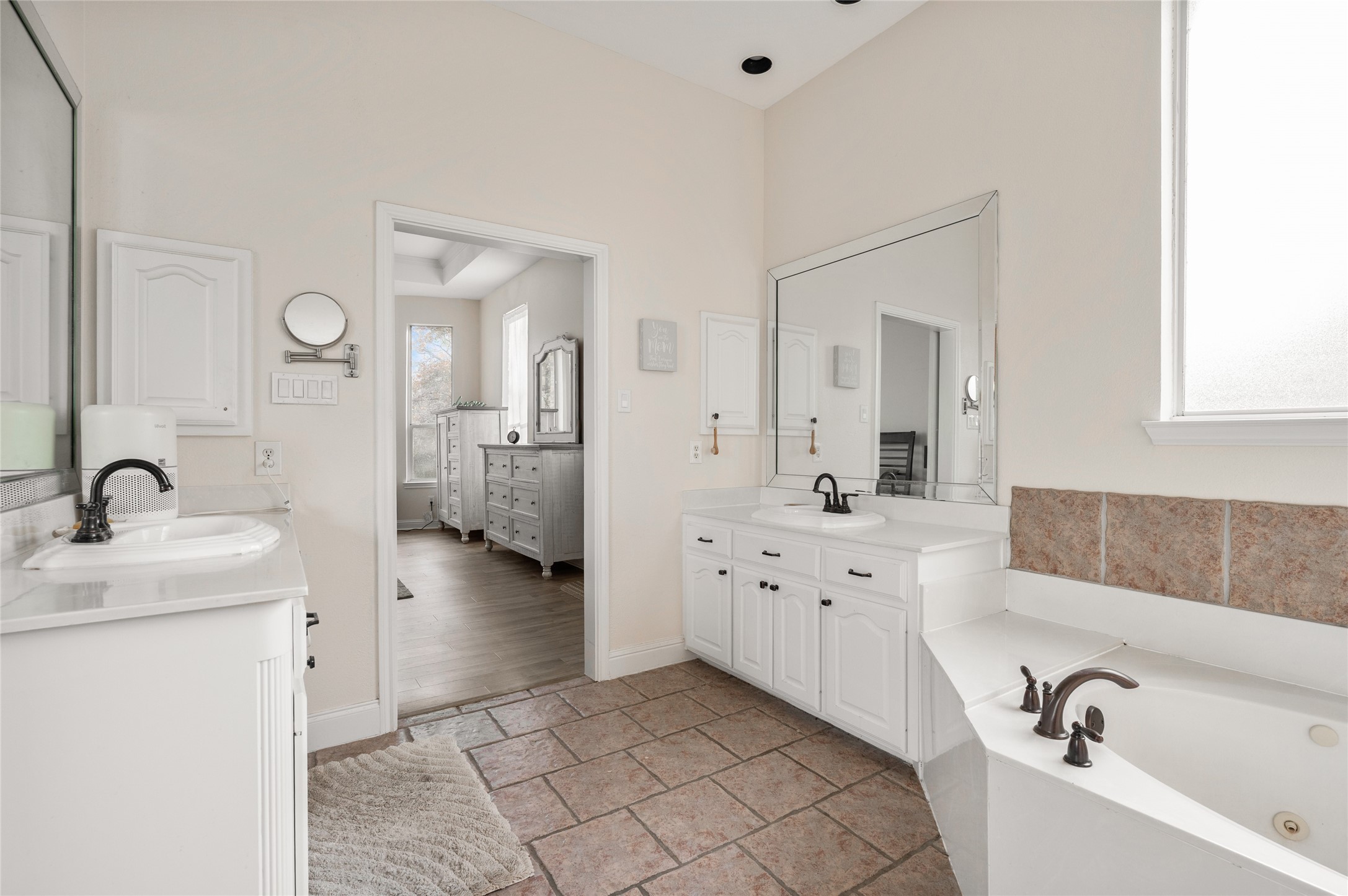 1071 E Oak Shores Drive