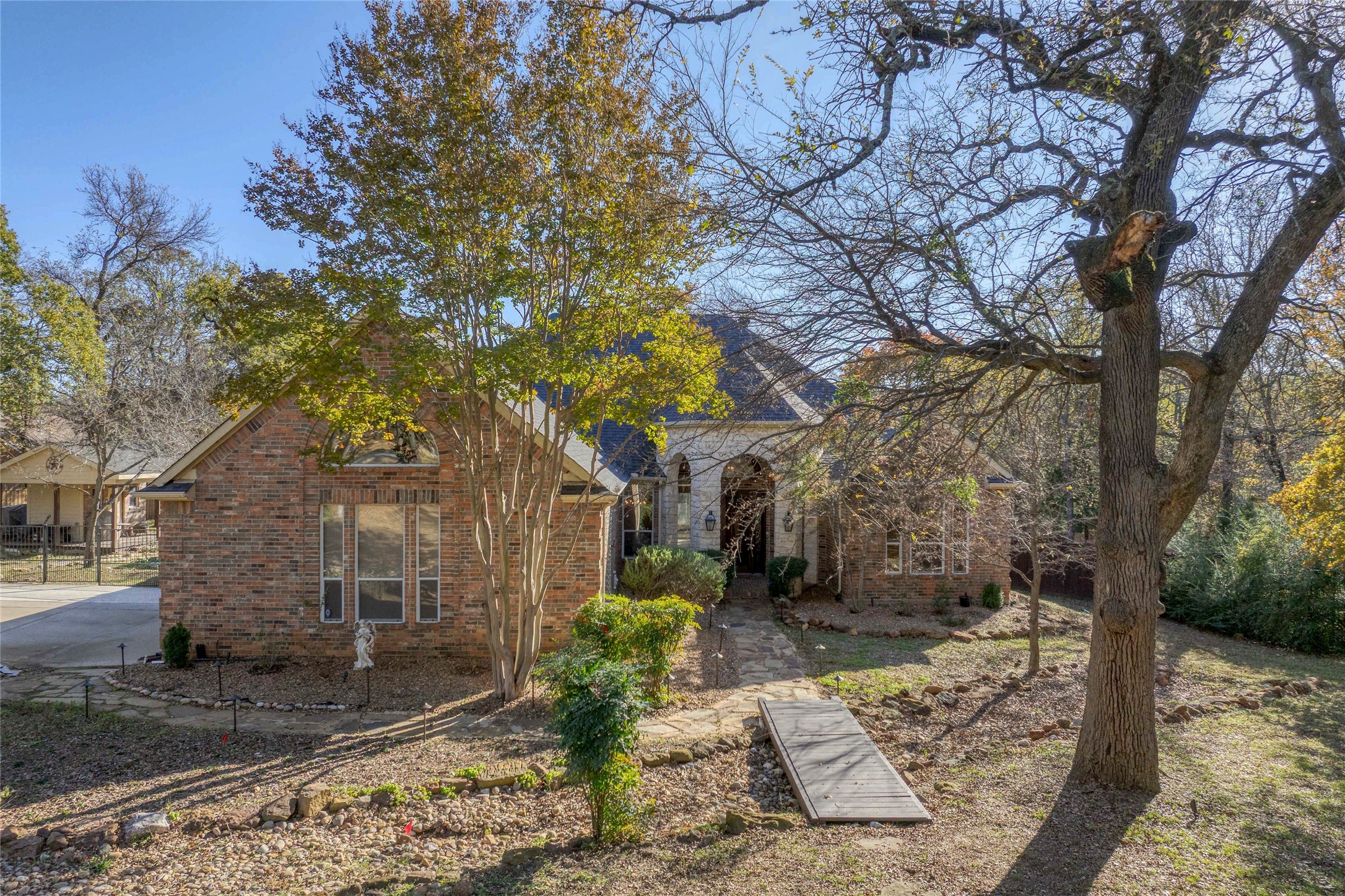 1071 E Oak Shores Drive