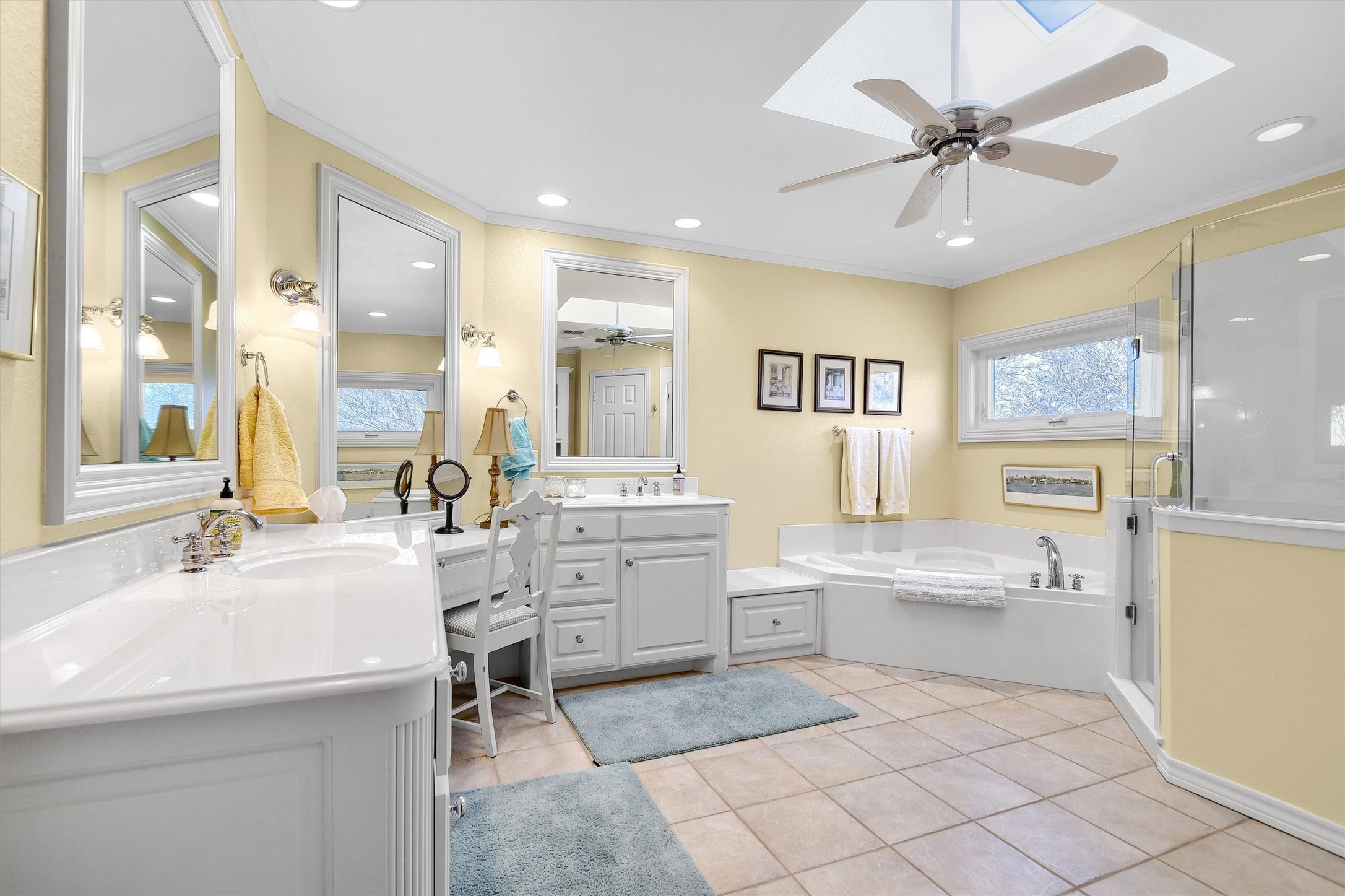 203 W Kiowa Drive