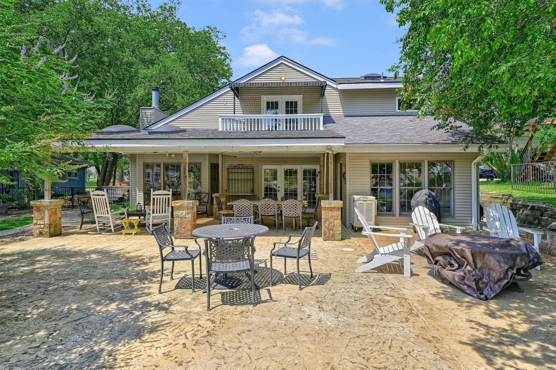 203 W Kiowa Drive