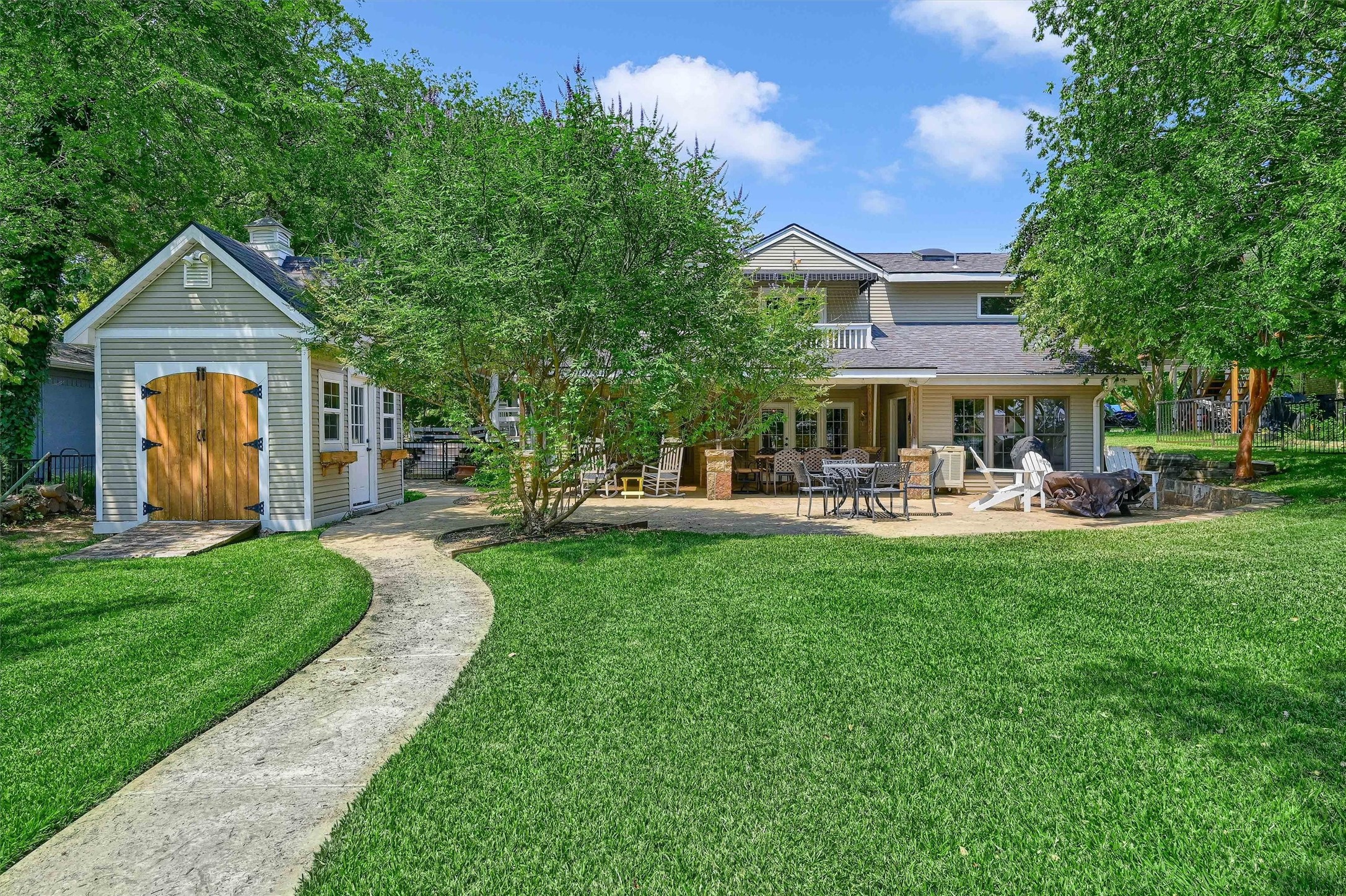 203 W Kiowa Drive