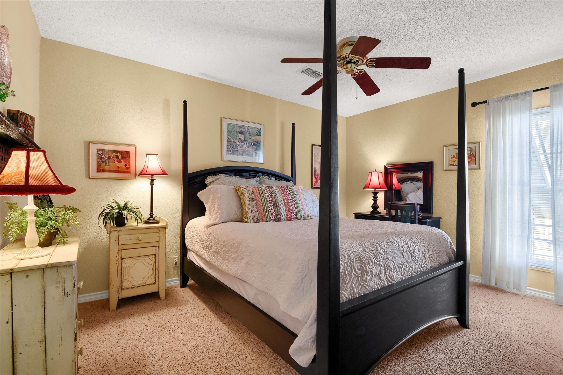 203 W Kiowa Drive