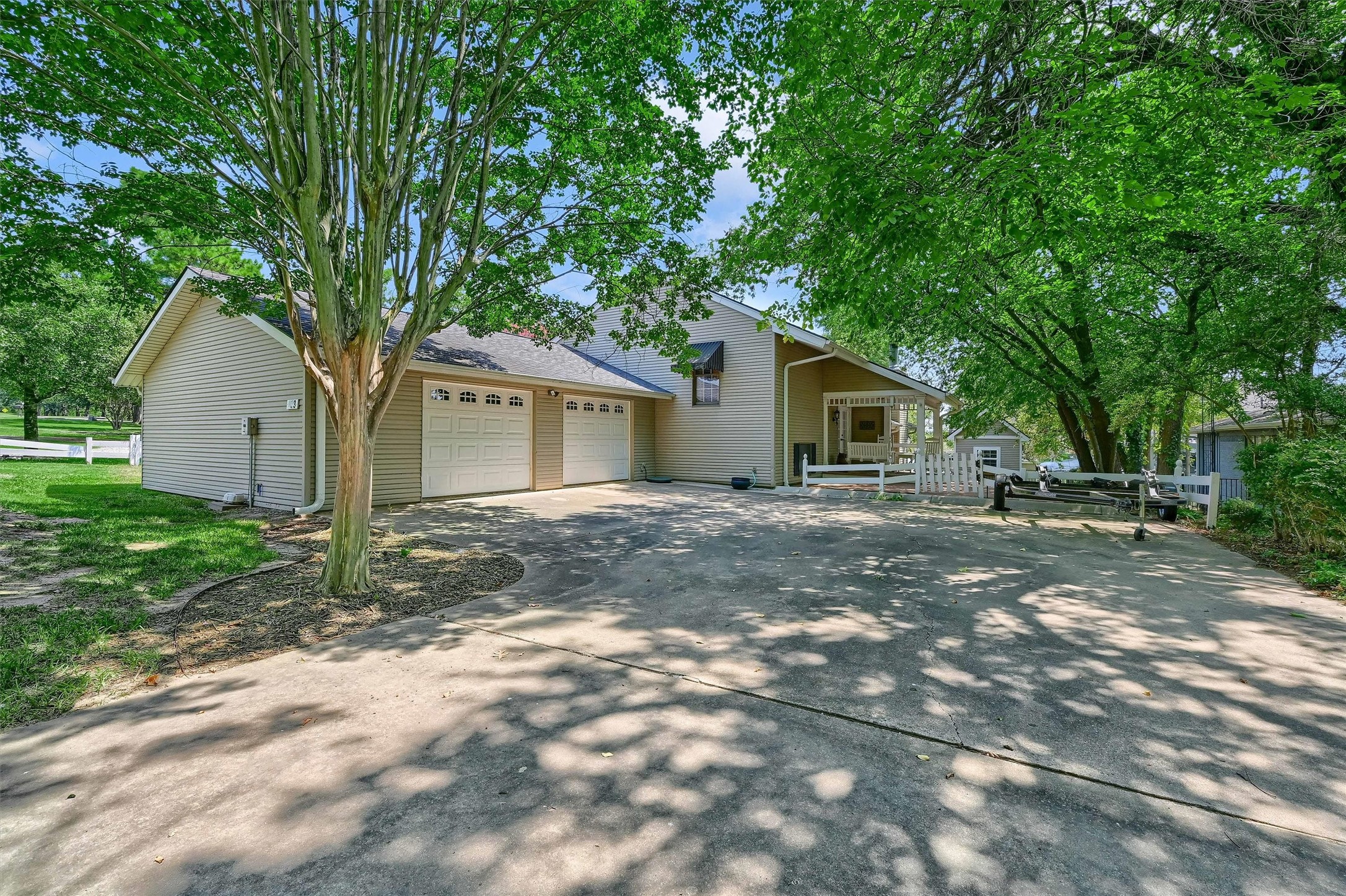 203 W Kiowa Drive