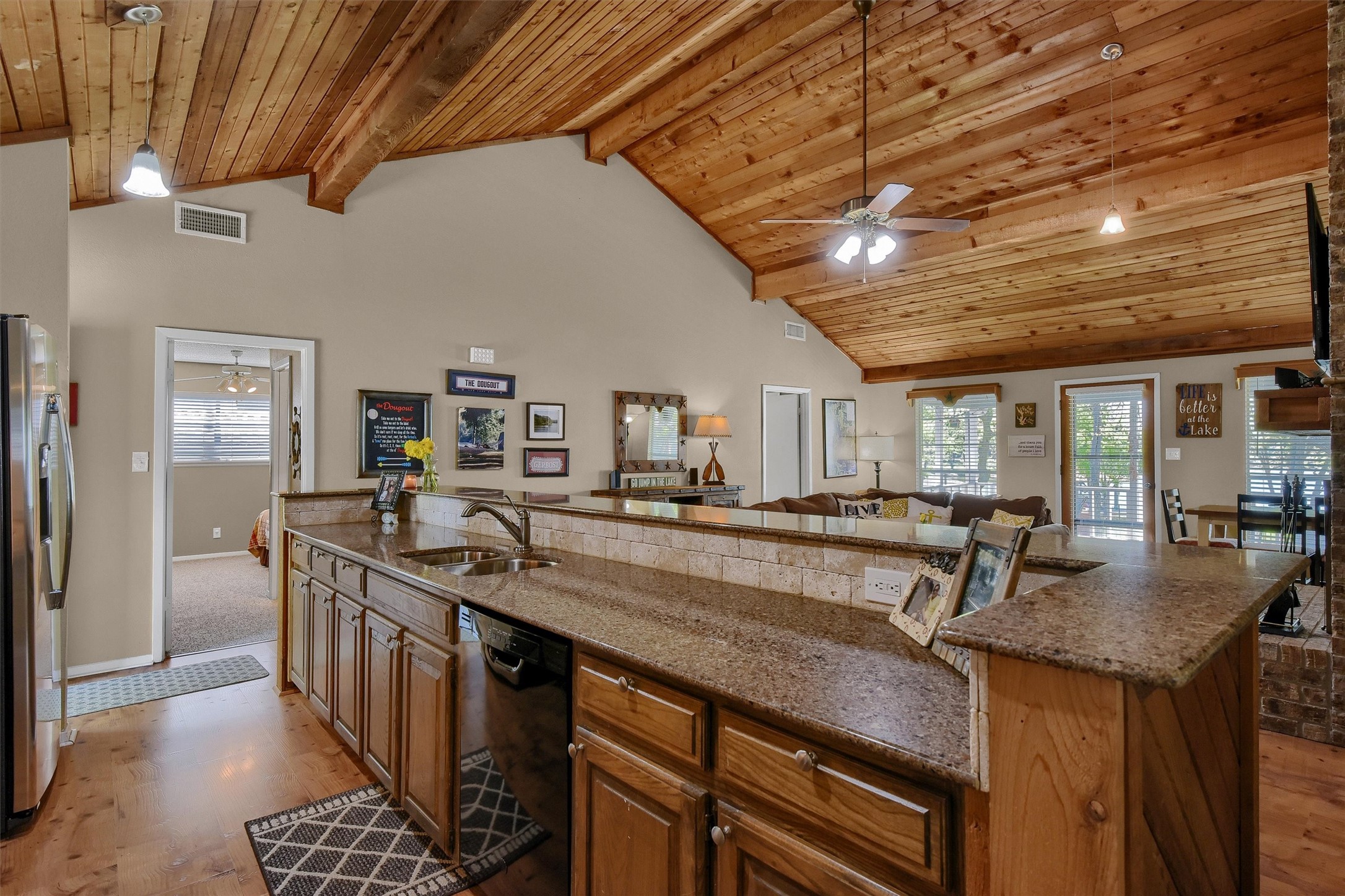 1214 E Kiowa Drive