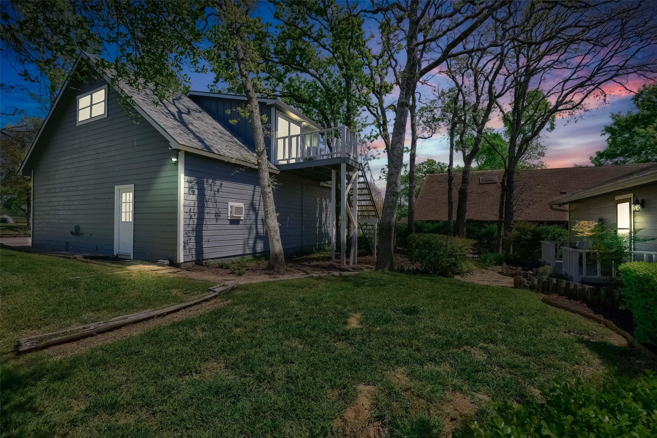 1214 E Kiowa Drive