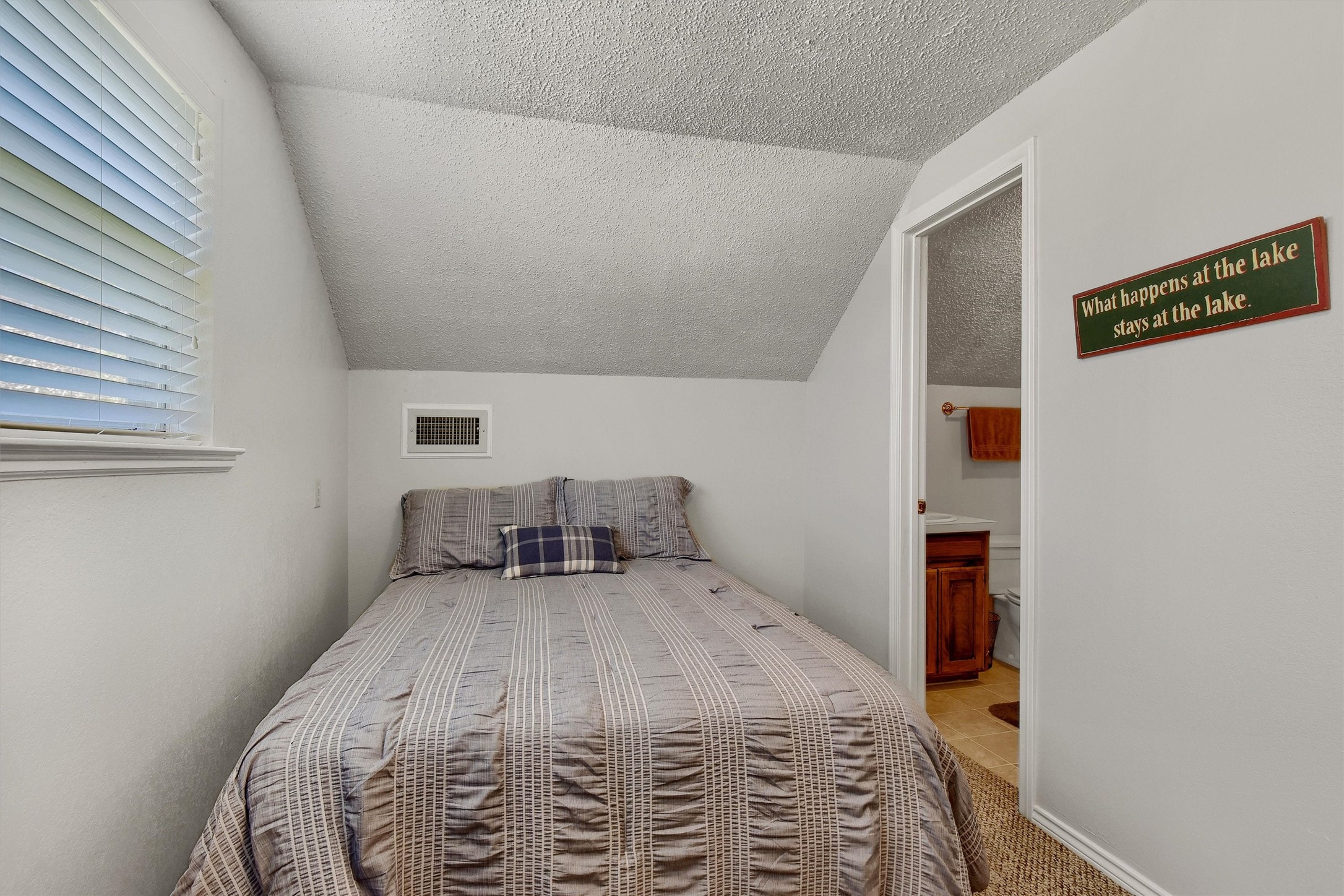 1214 E Kiowa Drive