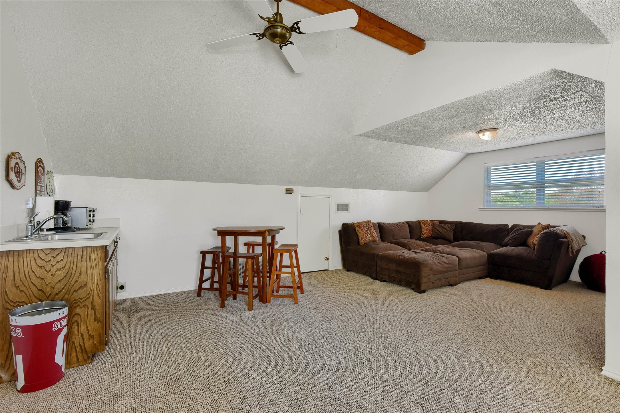 1214 E Kiowa Drive