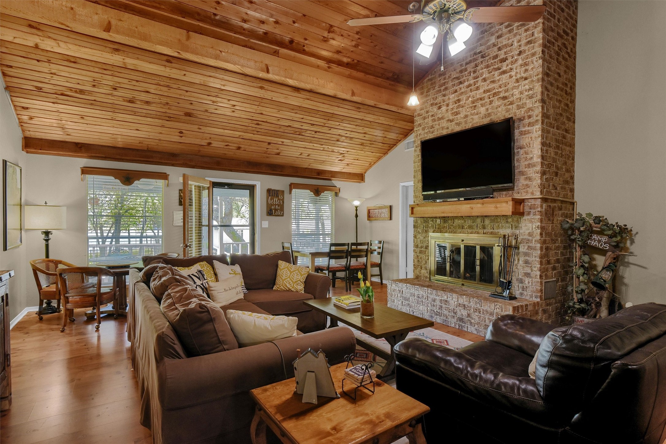 1214 E Kiowa Drive