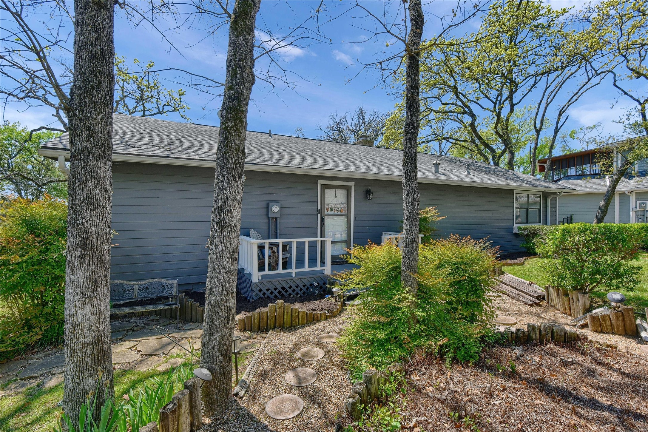 1214 E Kiowa Drive