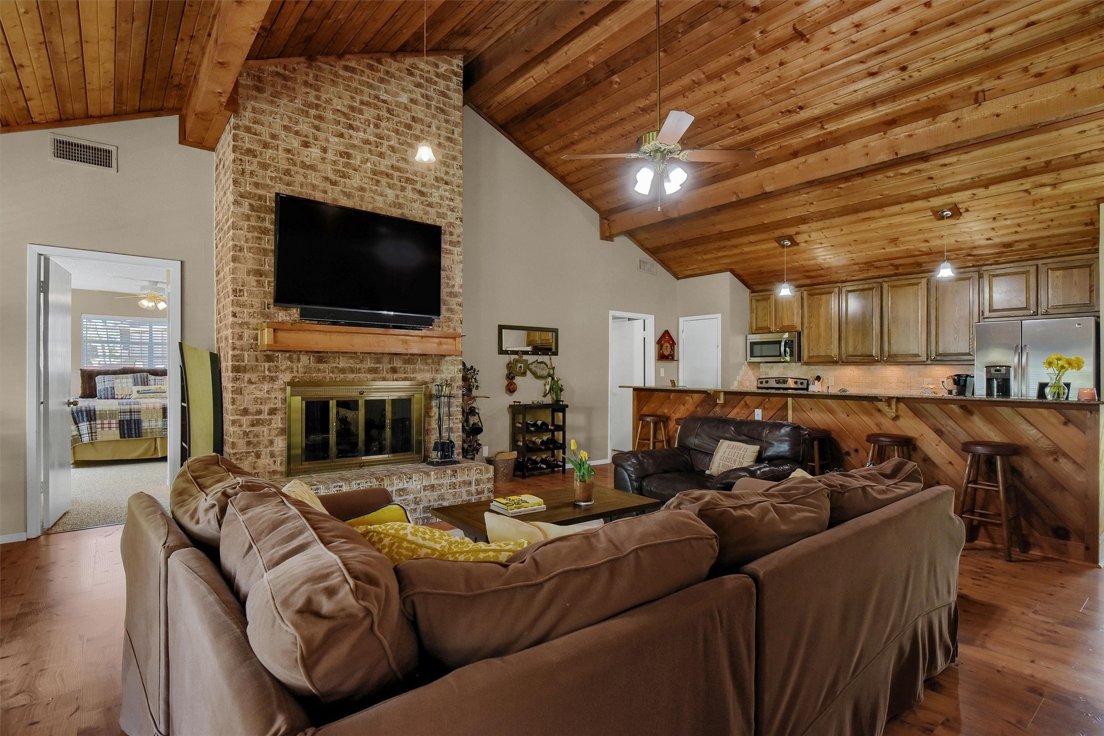 1214 E Kiowa Drive