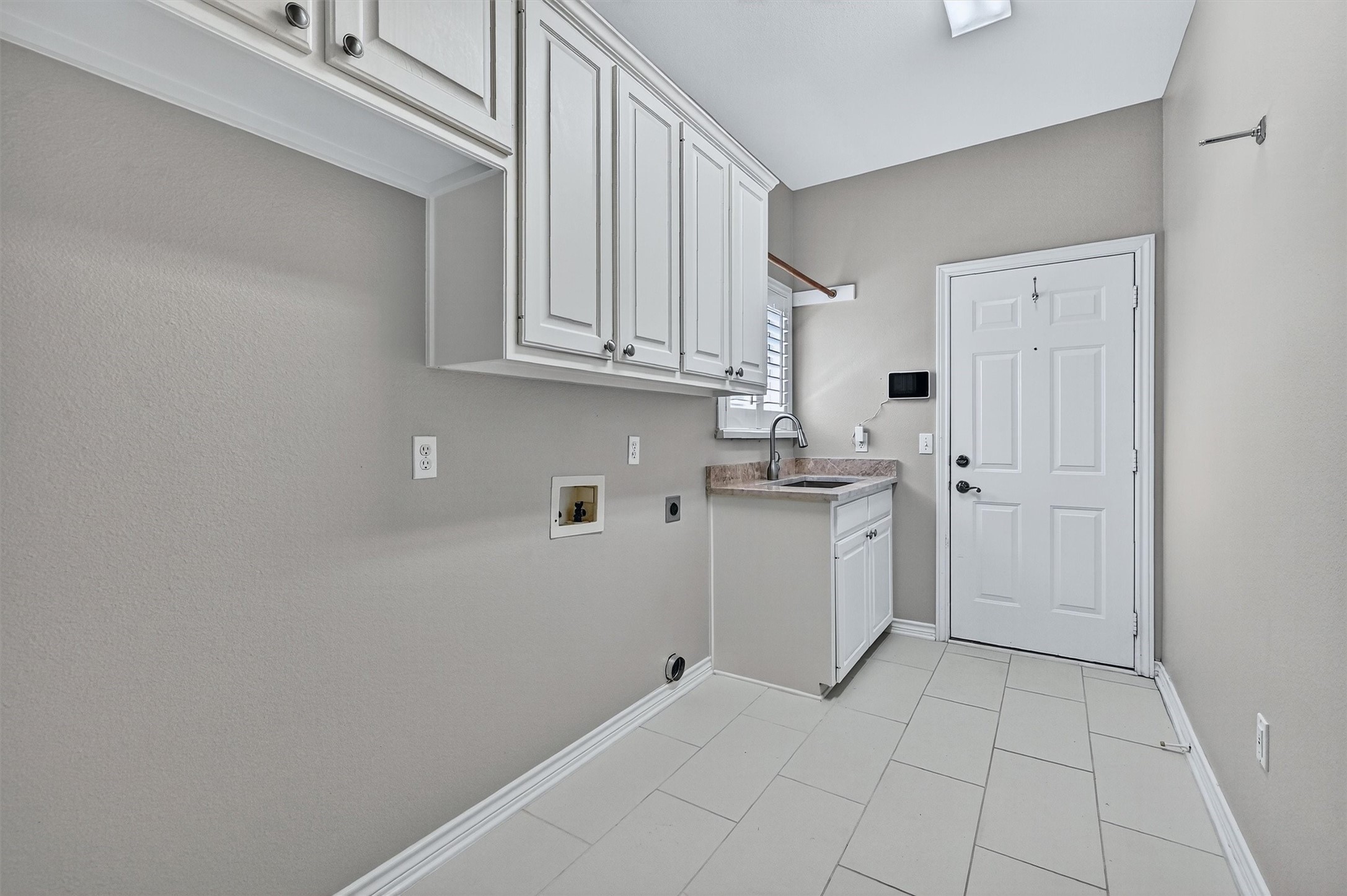 214 Kiowa Drive E