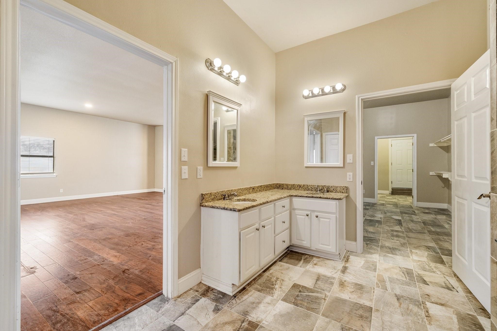 102 Bowie Cove
