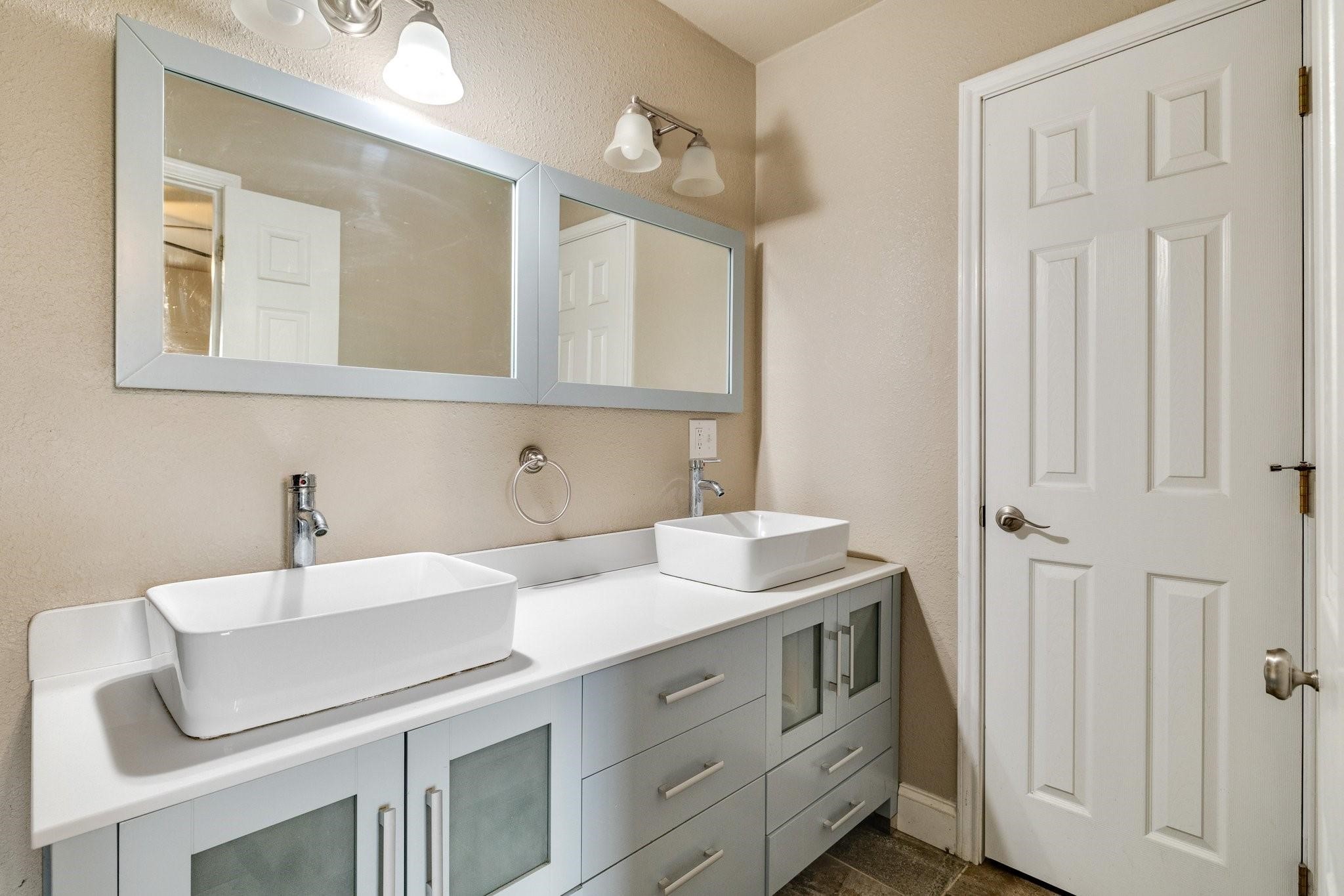 102 Bowie Cove