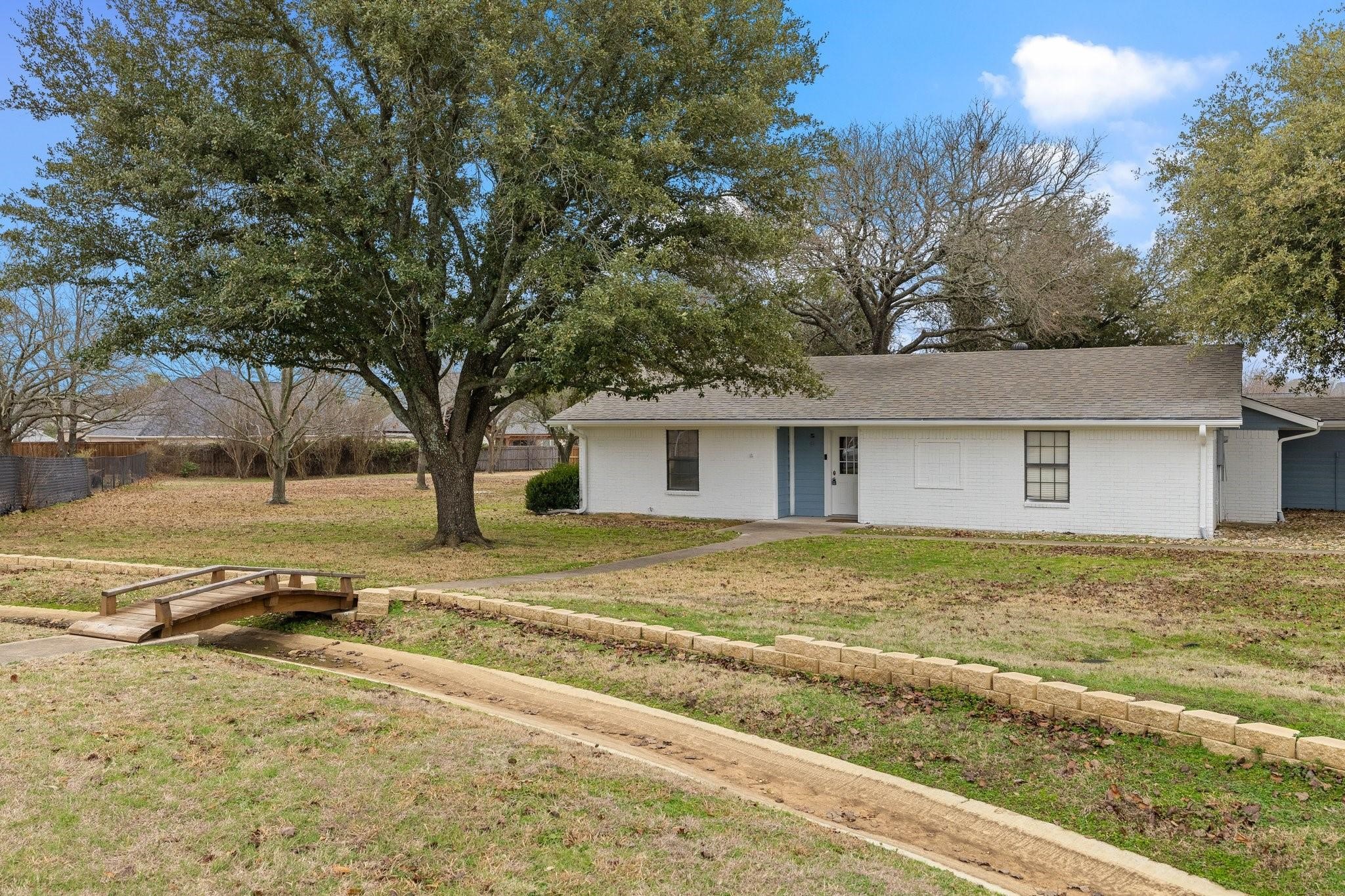 102 Bowie Cove