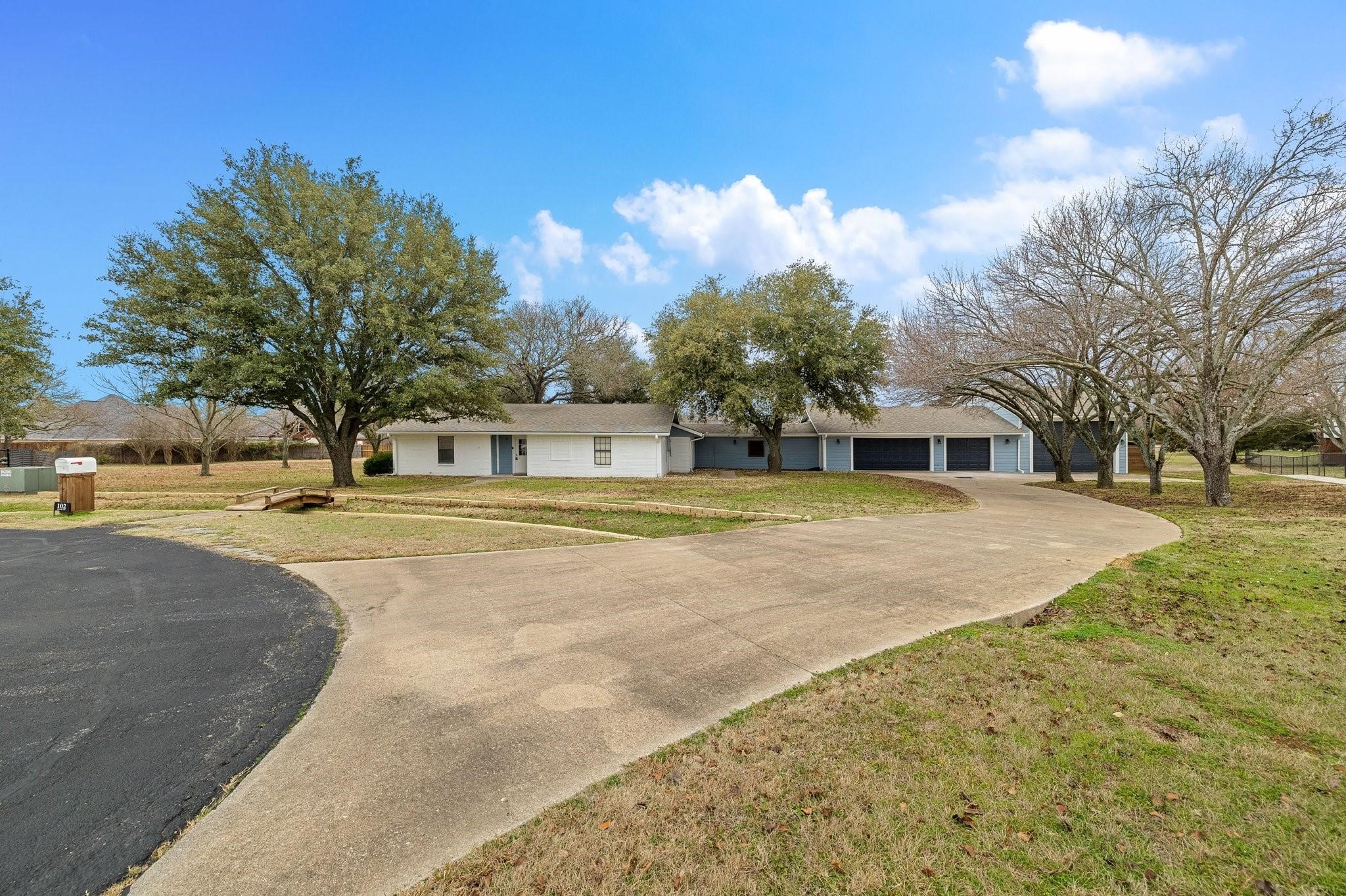 102 Bowie Cove