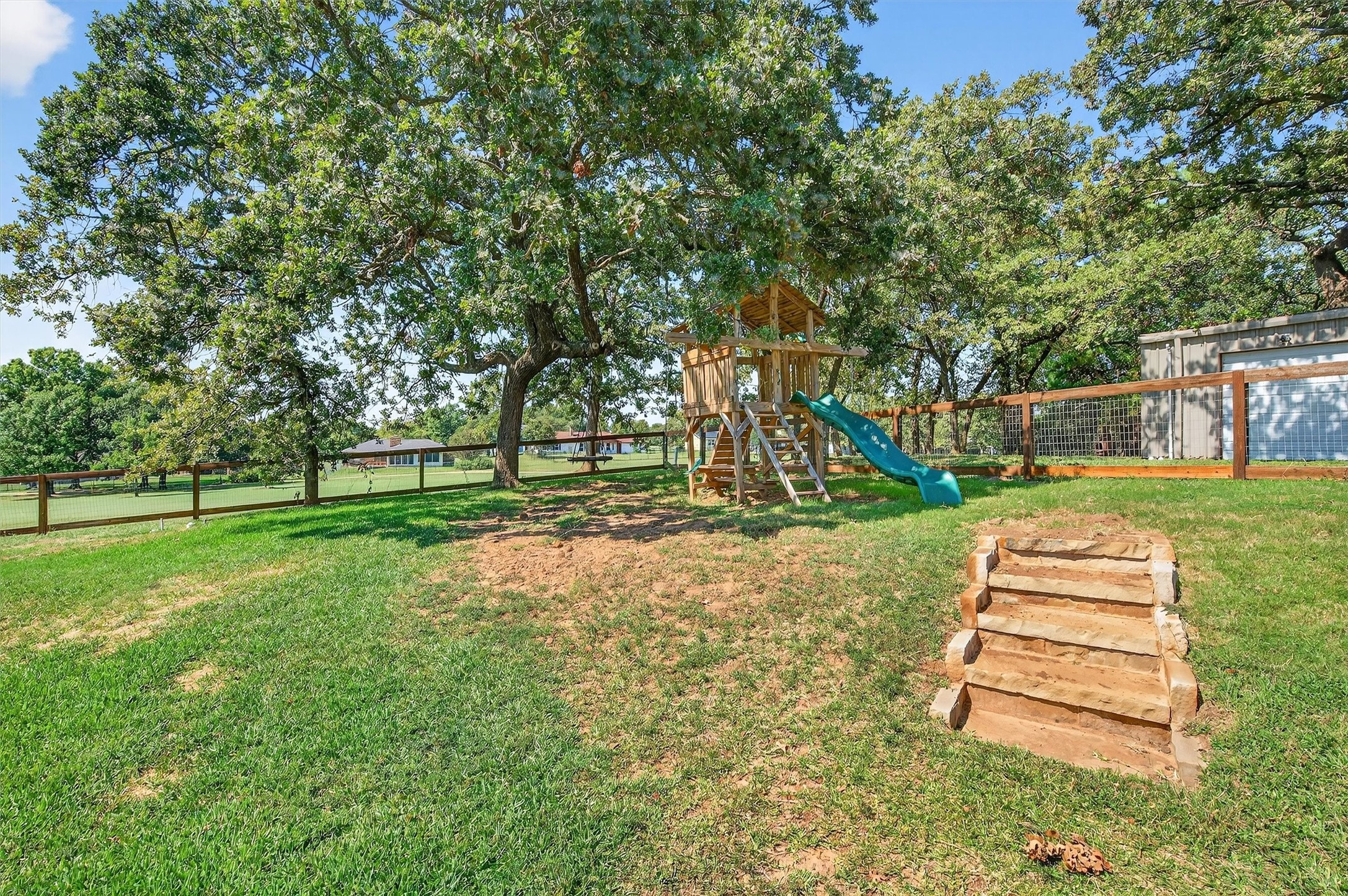 402 Kiowa Drive W