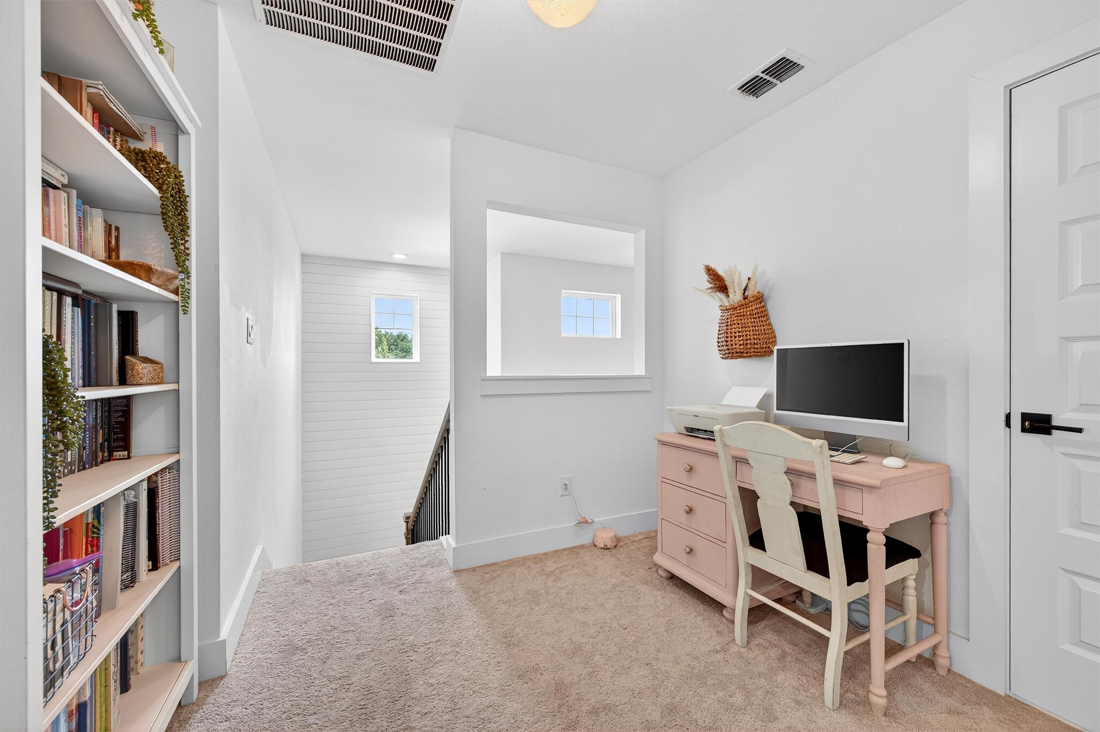 402 Kiowa Drive W