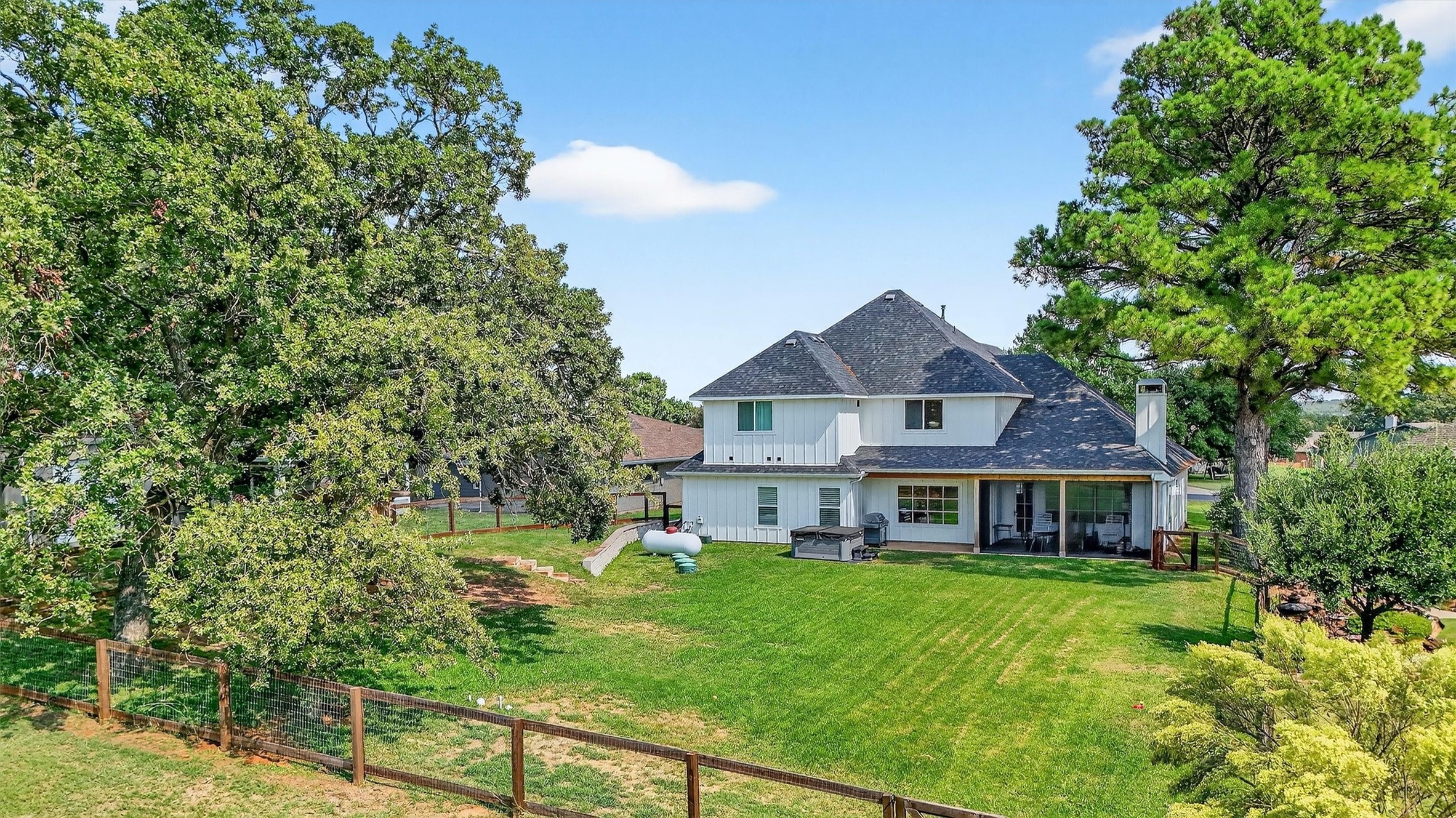 402 Kiowa Drive W